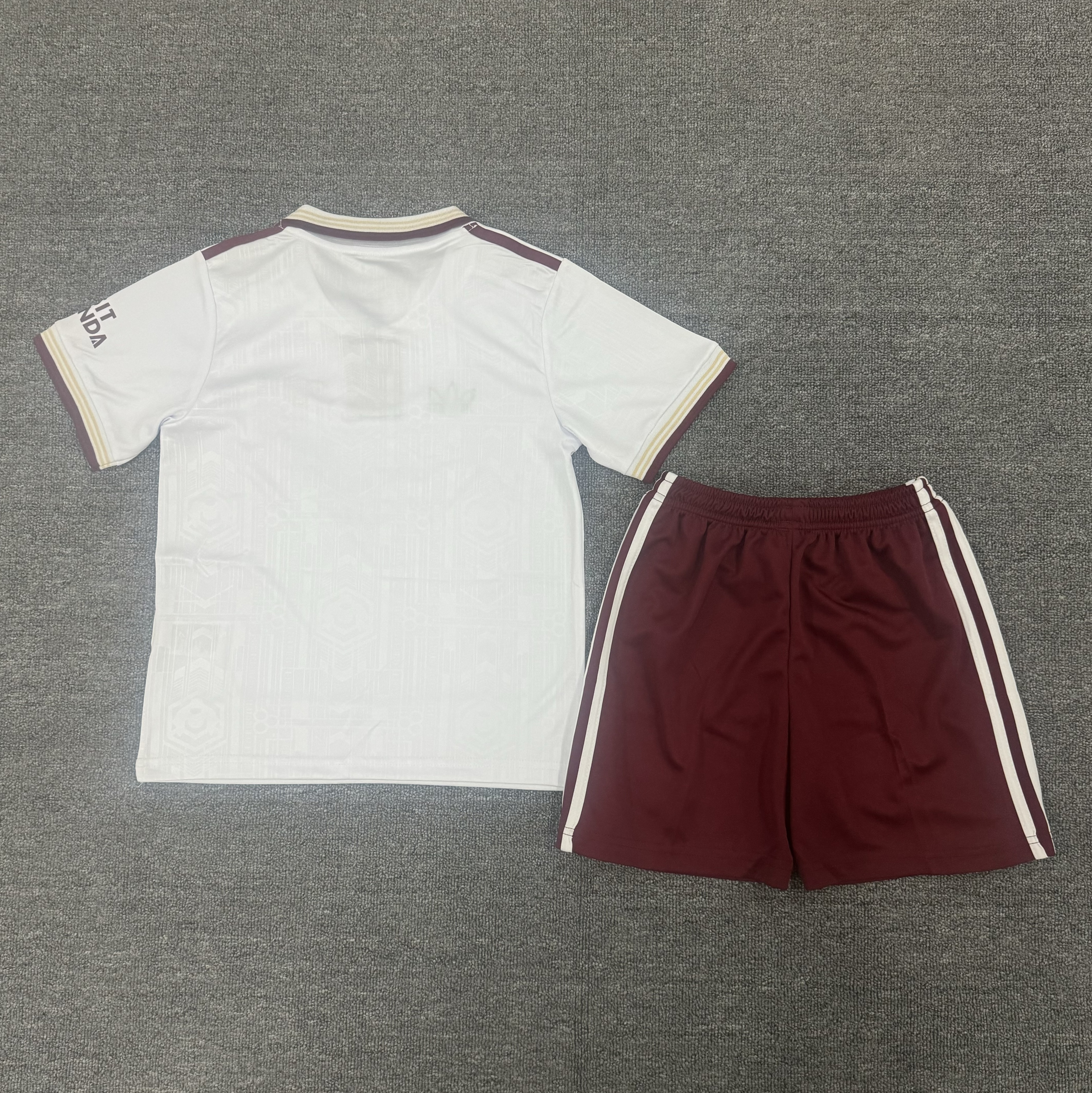 Arsenal's second away game 16-28 children's football uniform set