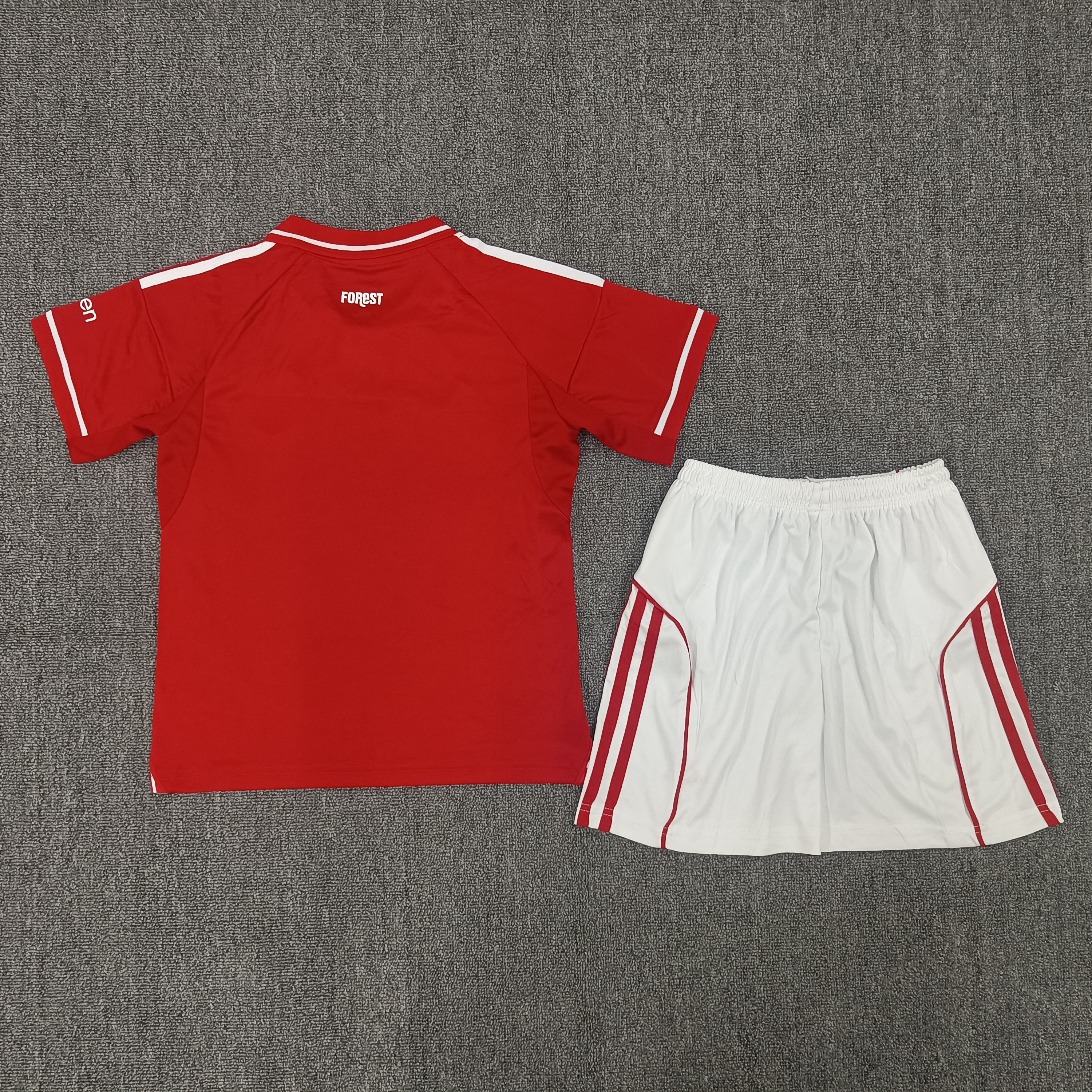 Nottingham Forest home 16-28 children's football uniform set