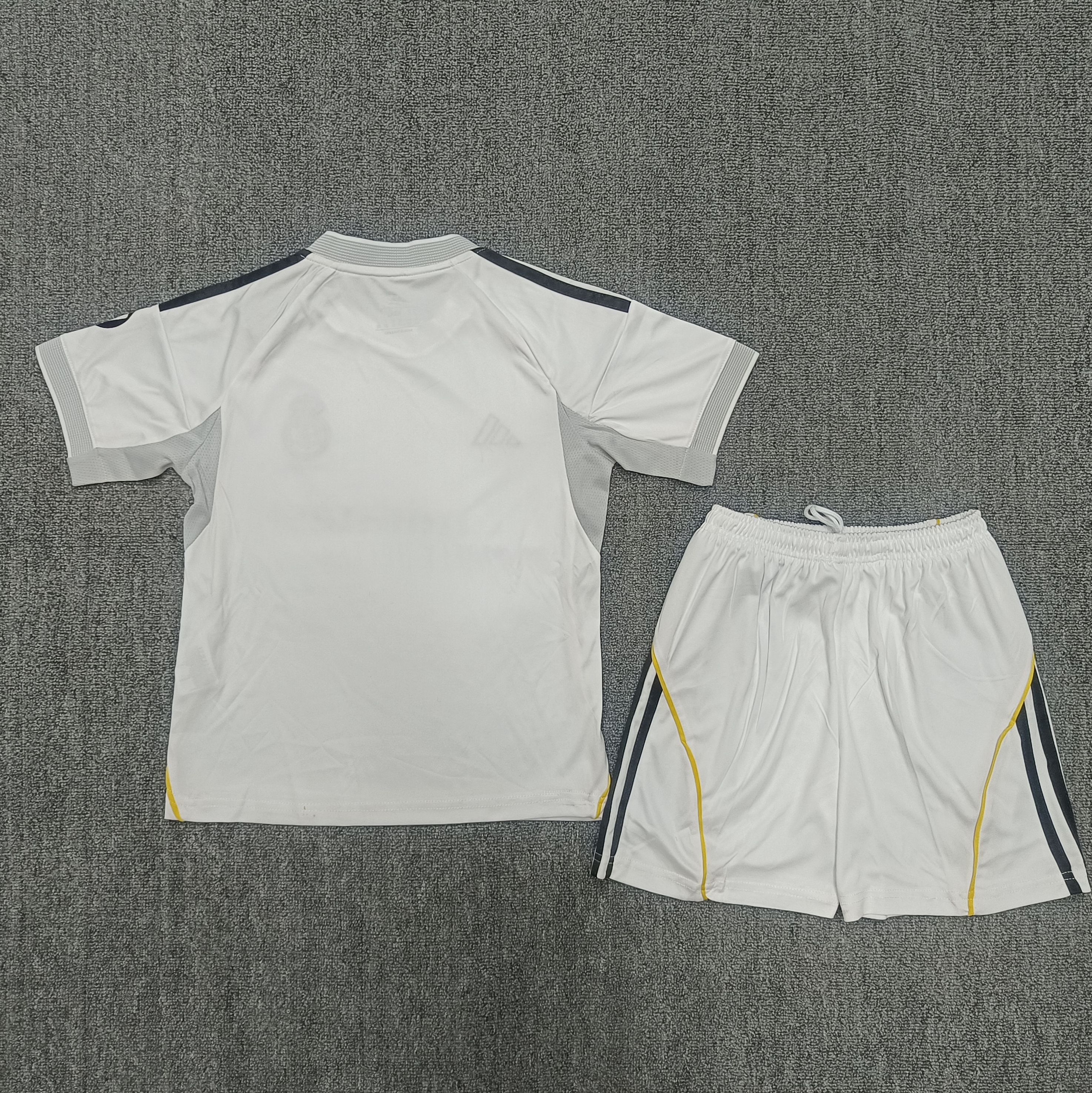 25-26 Real Madrid home 16-28 yards children's football uniform set