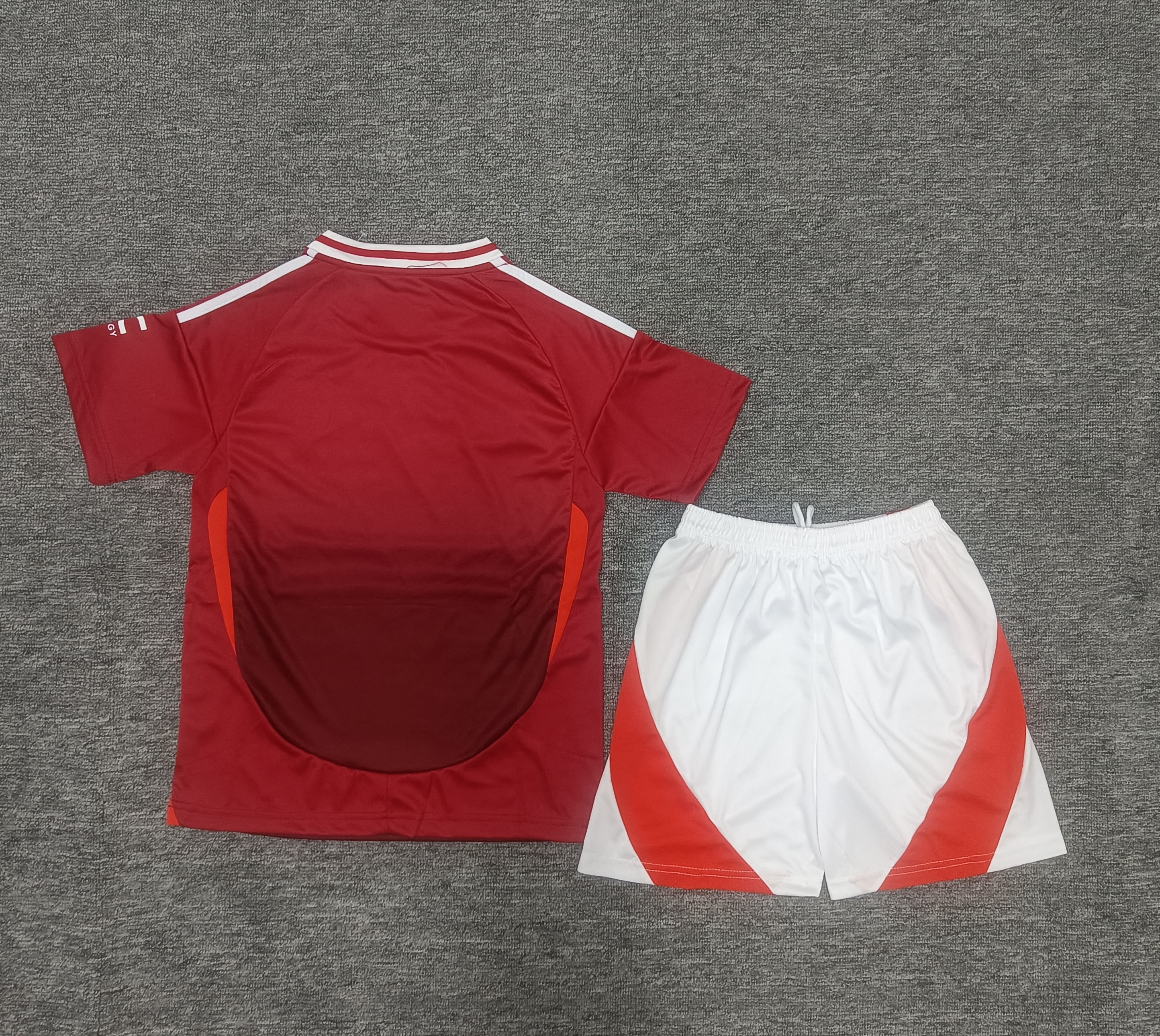 24-25 Manchester United home children's football uniform set