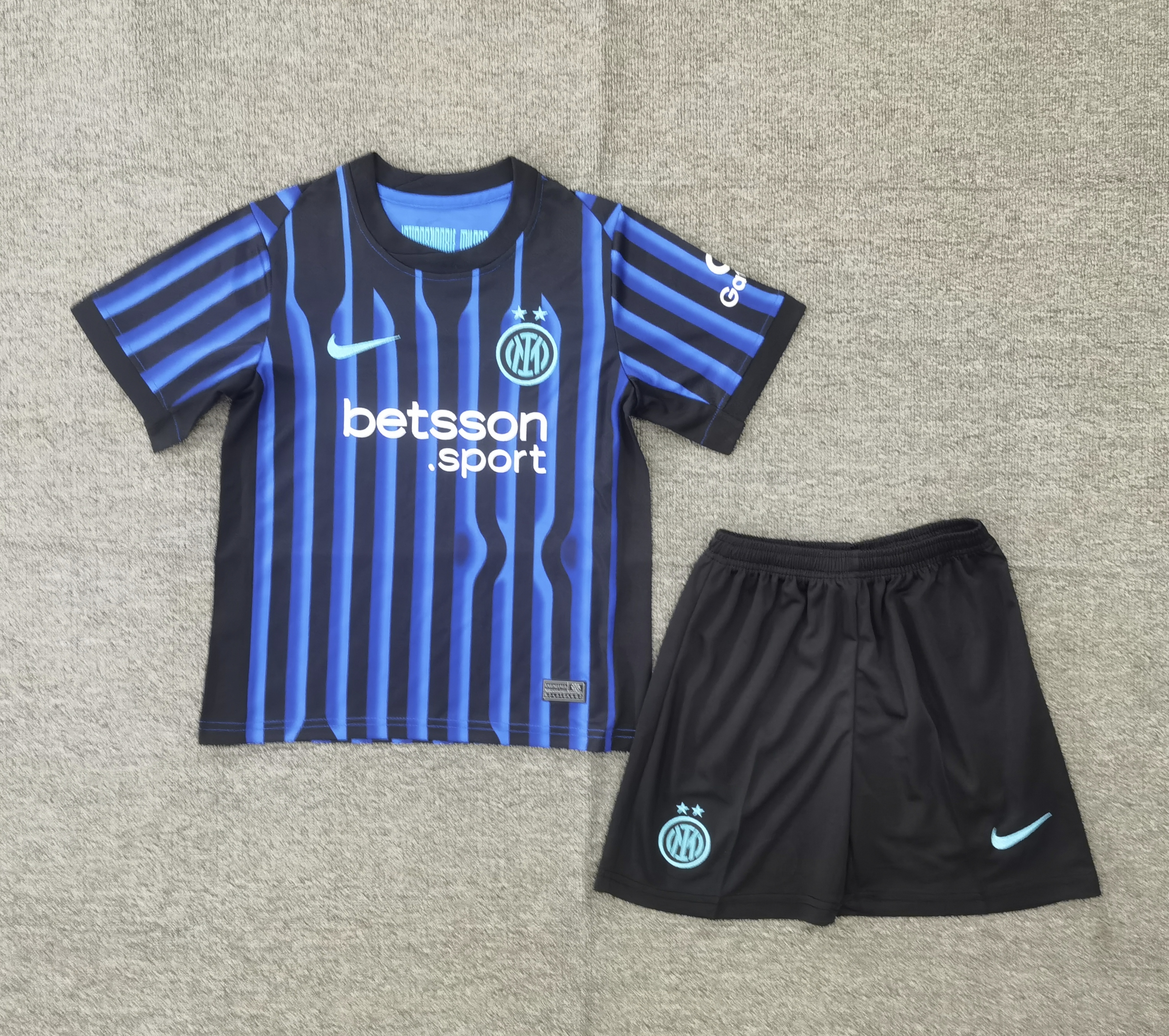 Inter Milan's home game 16-28 children's football uniform set