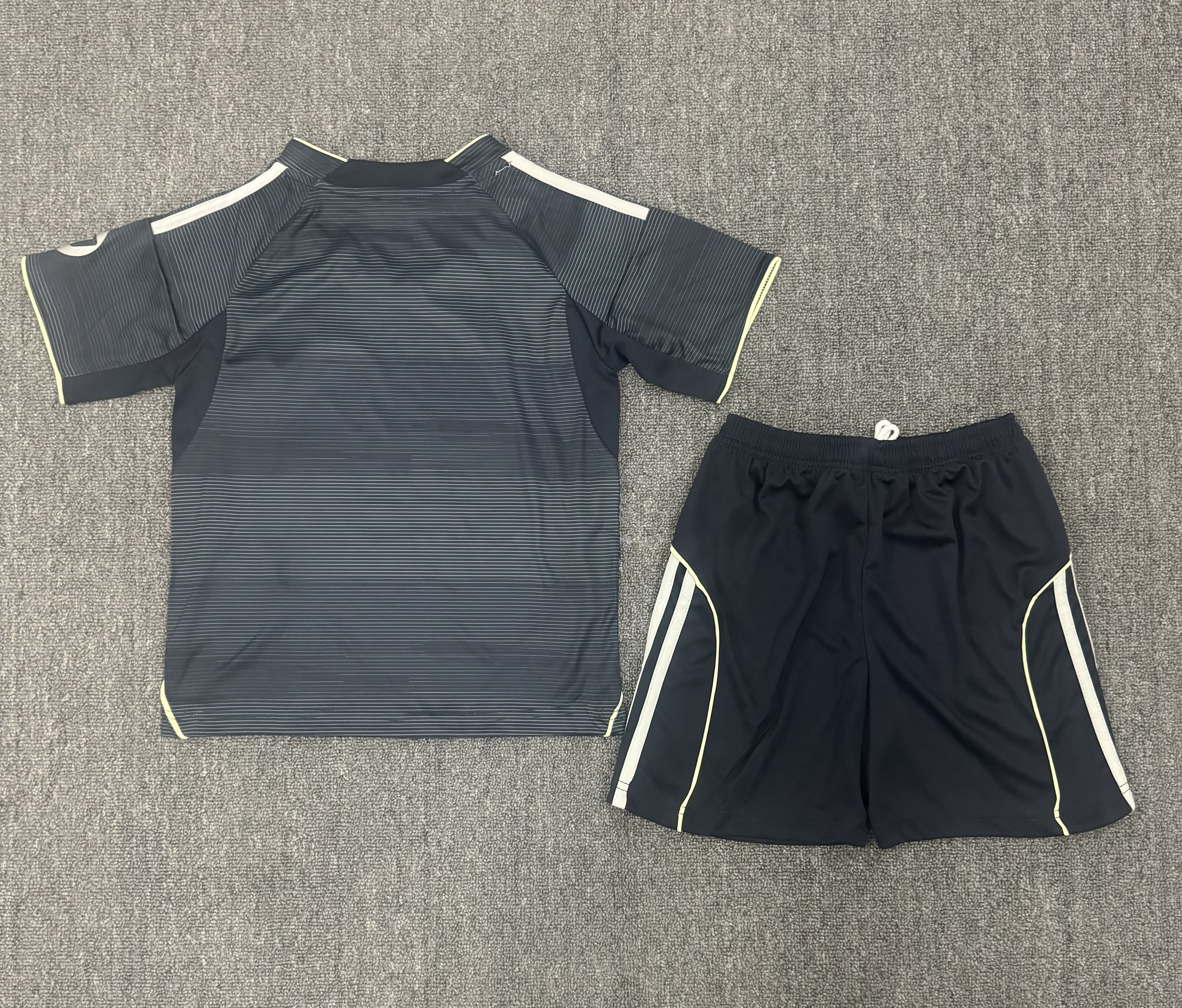 Real Madrid's away 16-28 yards children's football uniform set