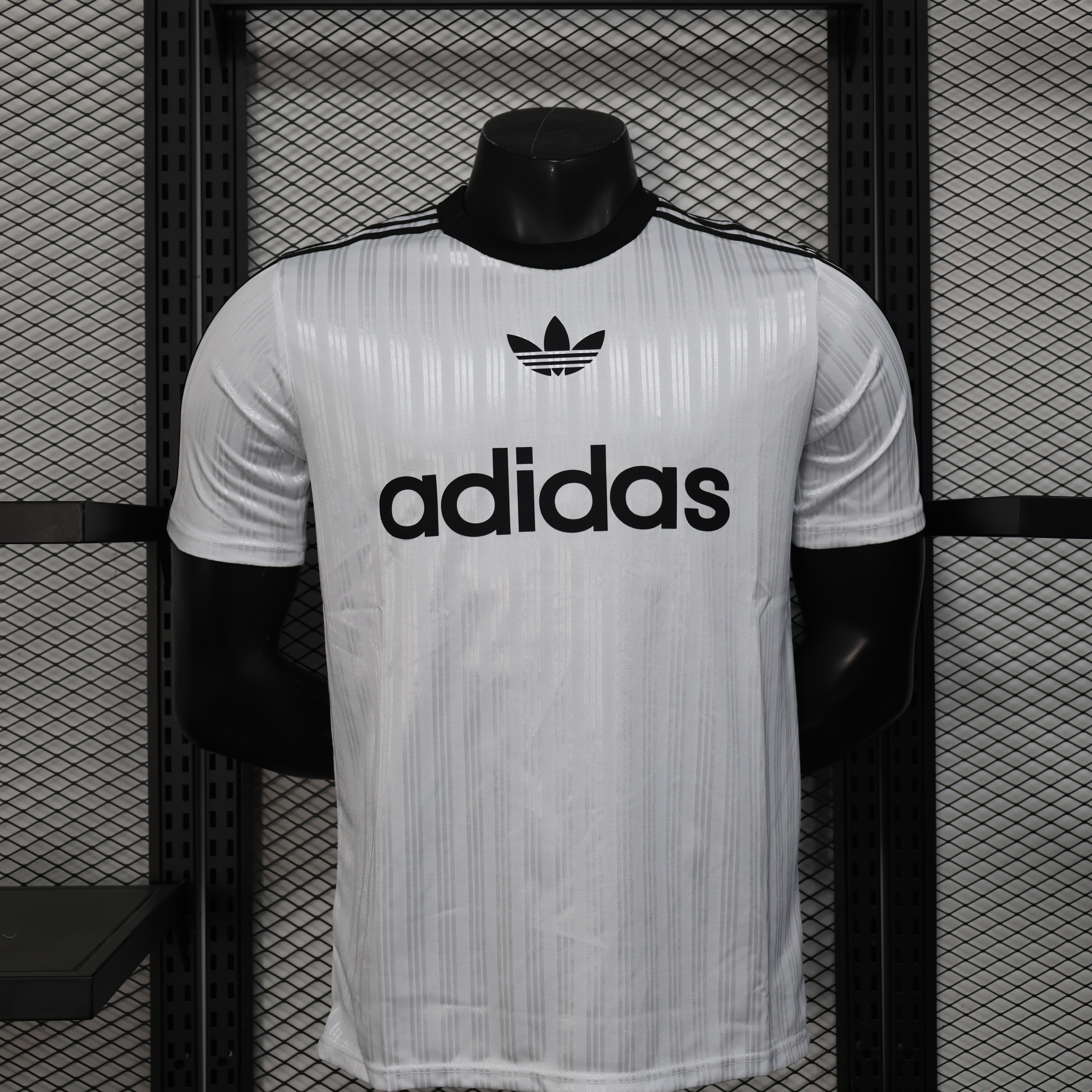 Player Mitsuha casual white