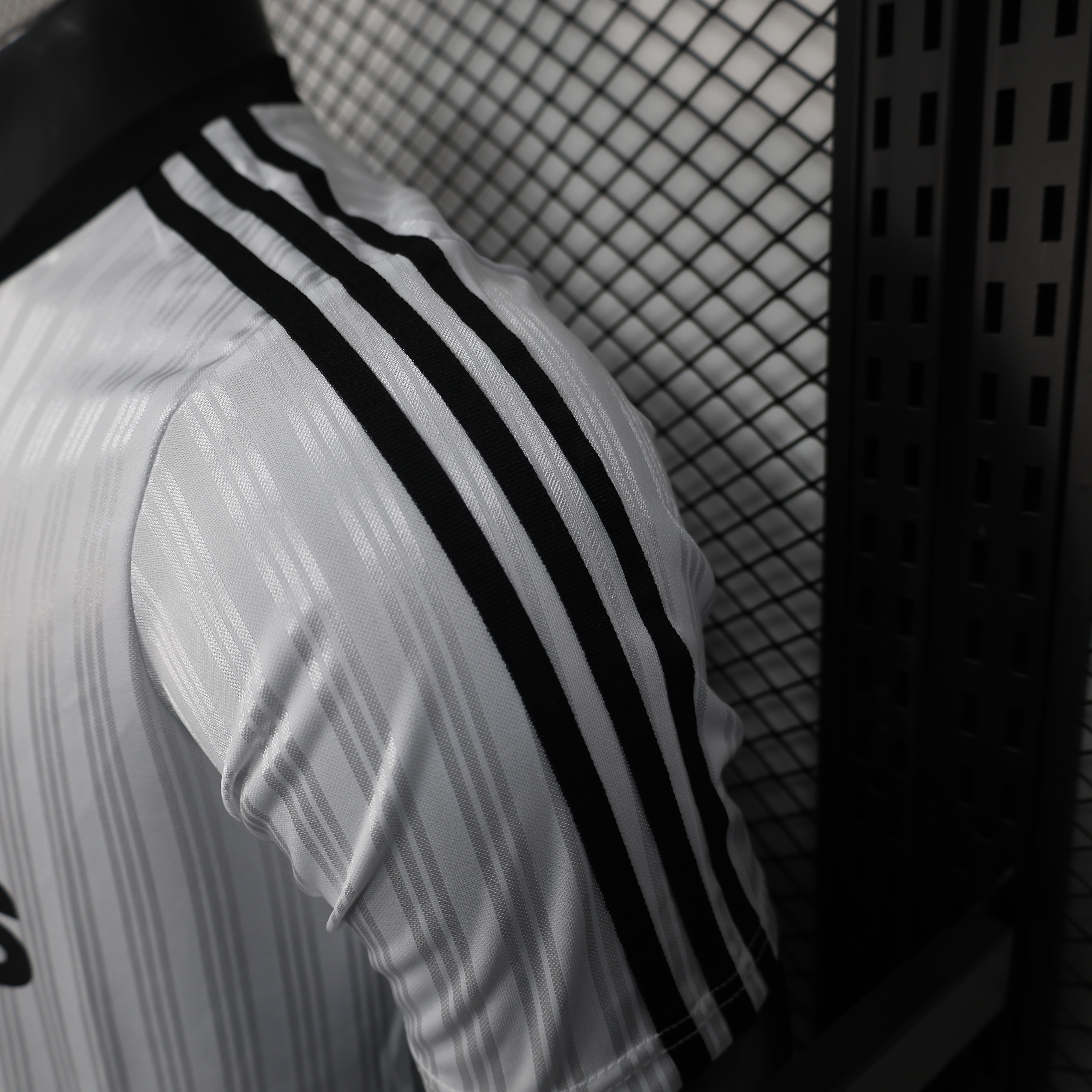 Player Mitsuha casual white