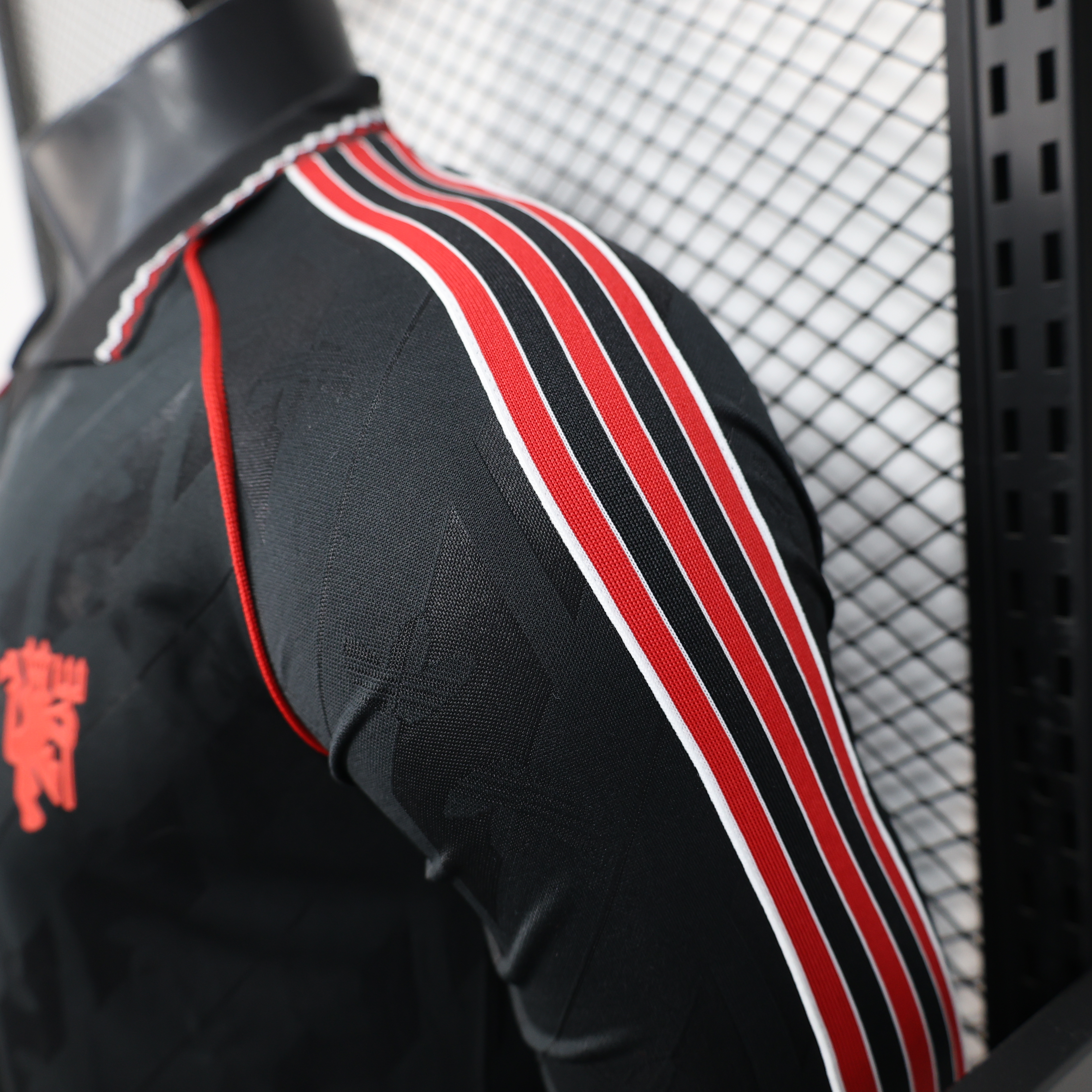 24-25 season retro version of Manchester United player version jersey