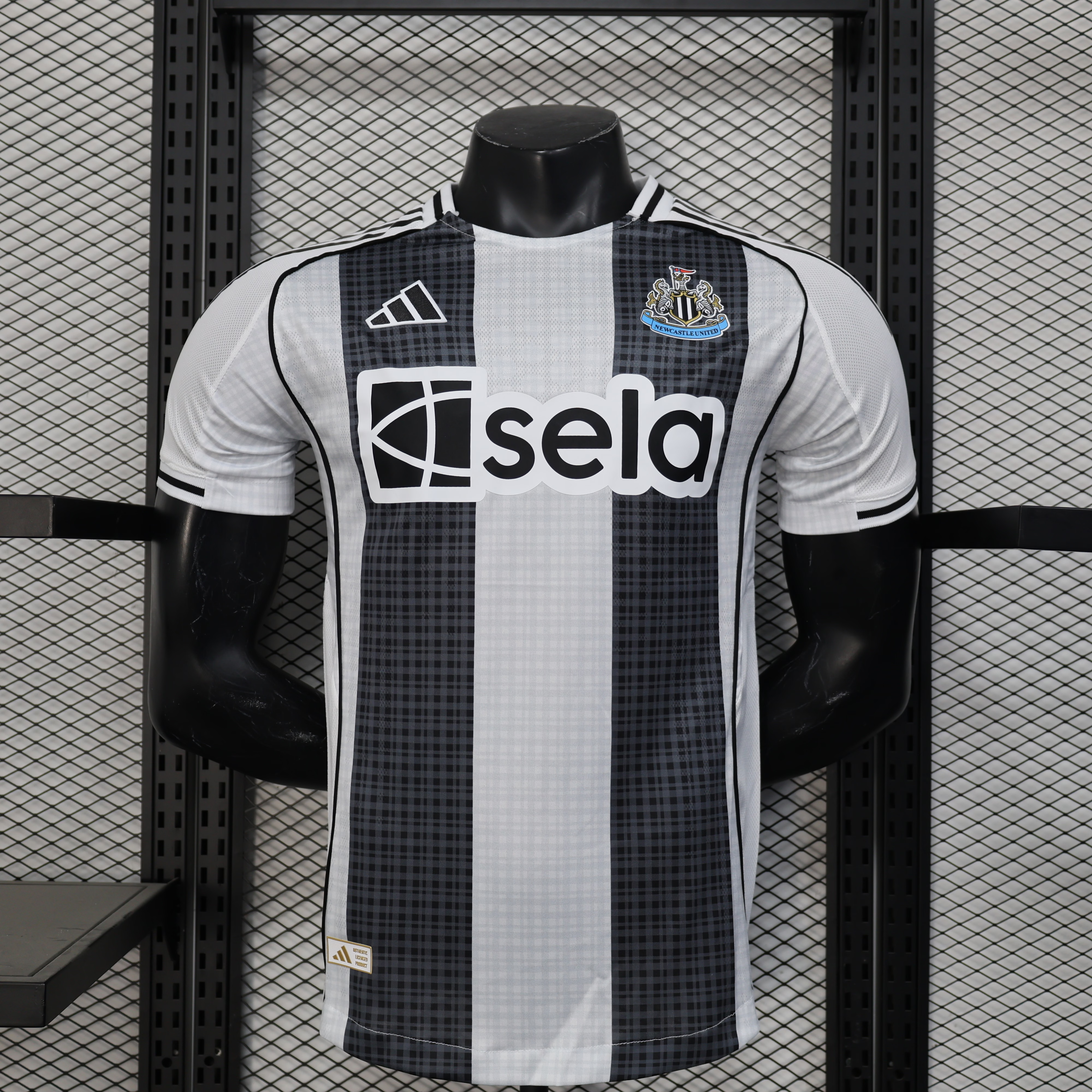 25-26 season Newcastle home player version jersey