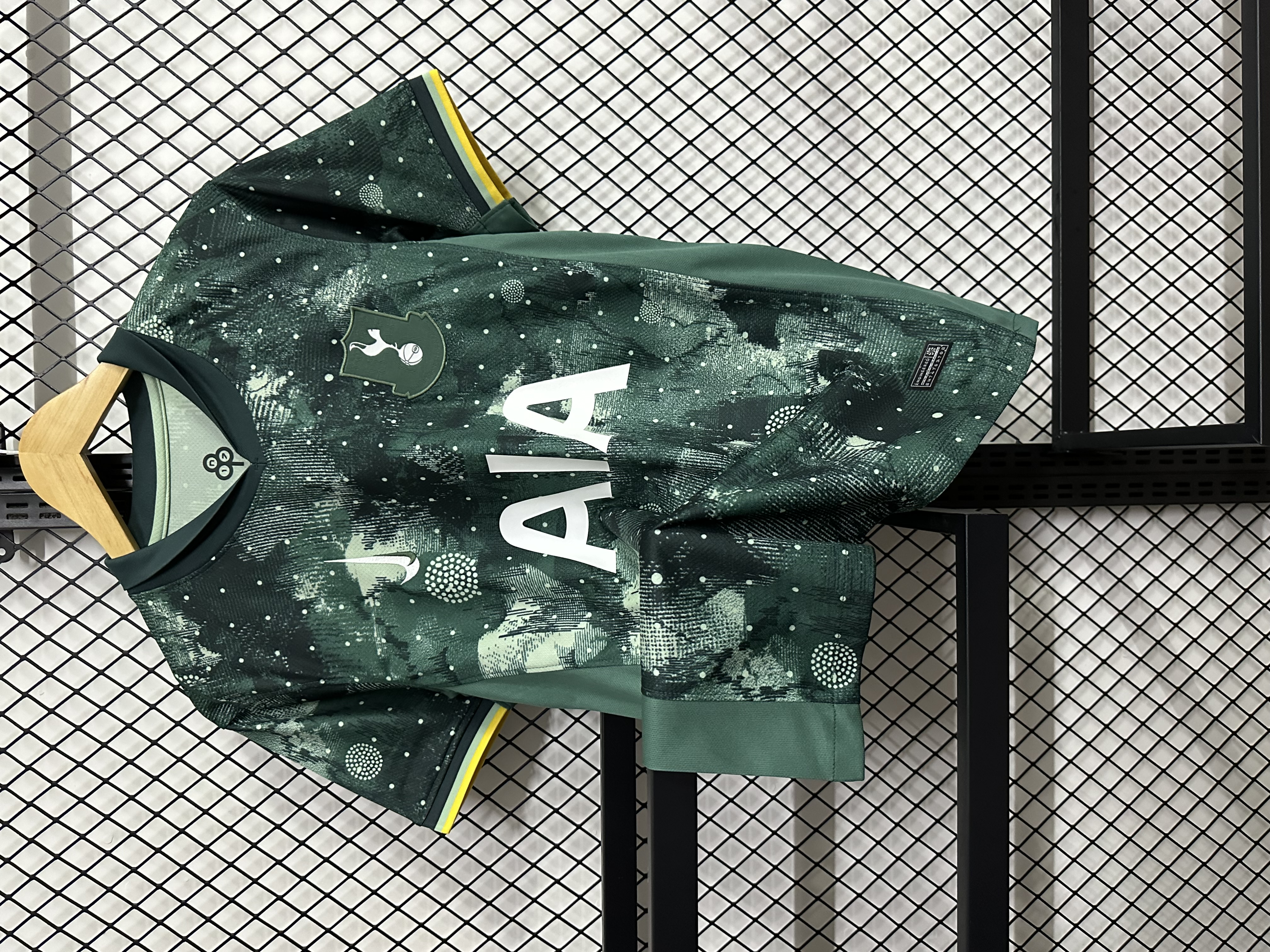 24-25 Tottenham Hotspur second away game fans edition