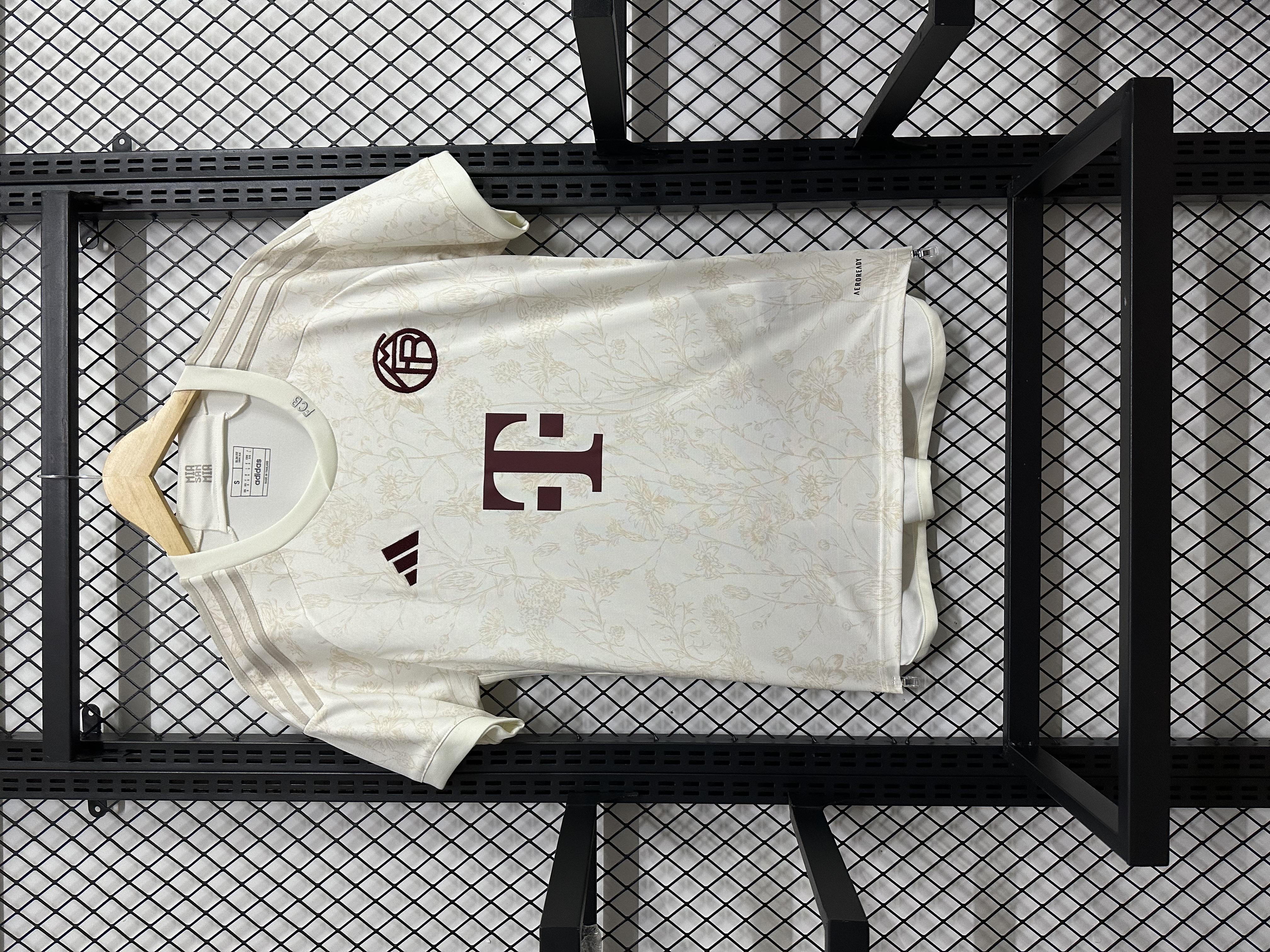 23-24 Bayern Munich's second away game