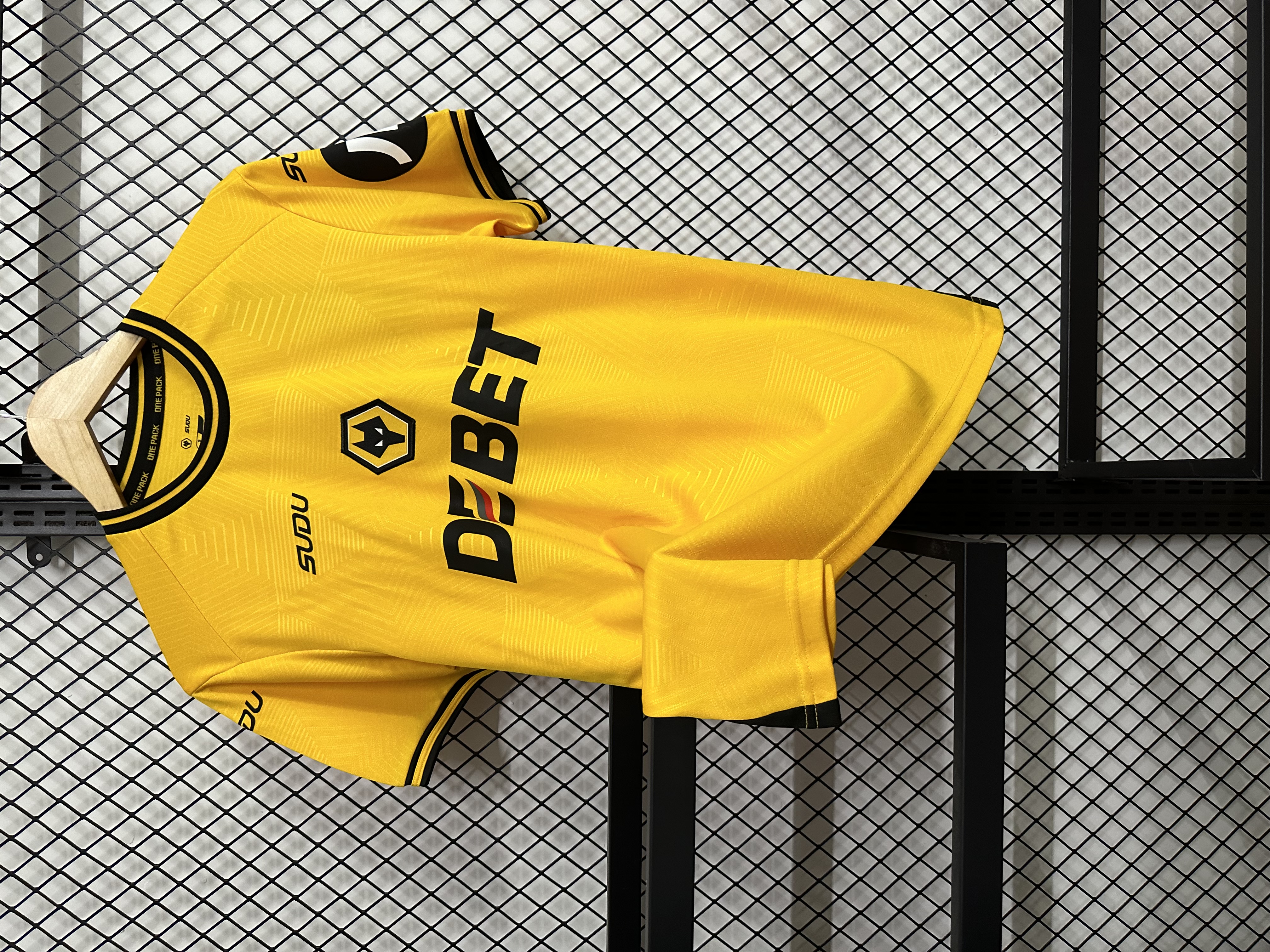 24-25 Wolves home jersey, Cunha, Larsen, Hwang Hee-chan, Bellgard