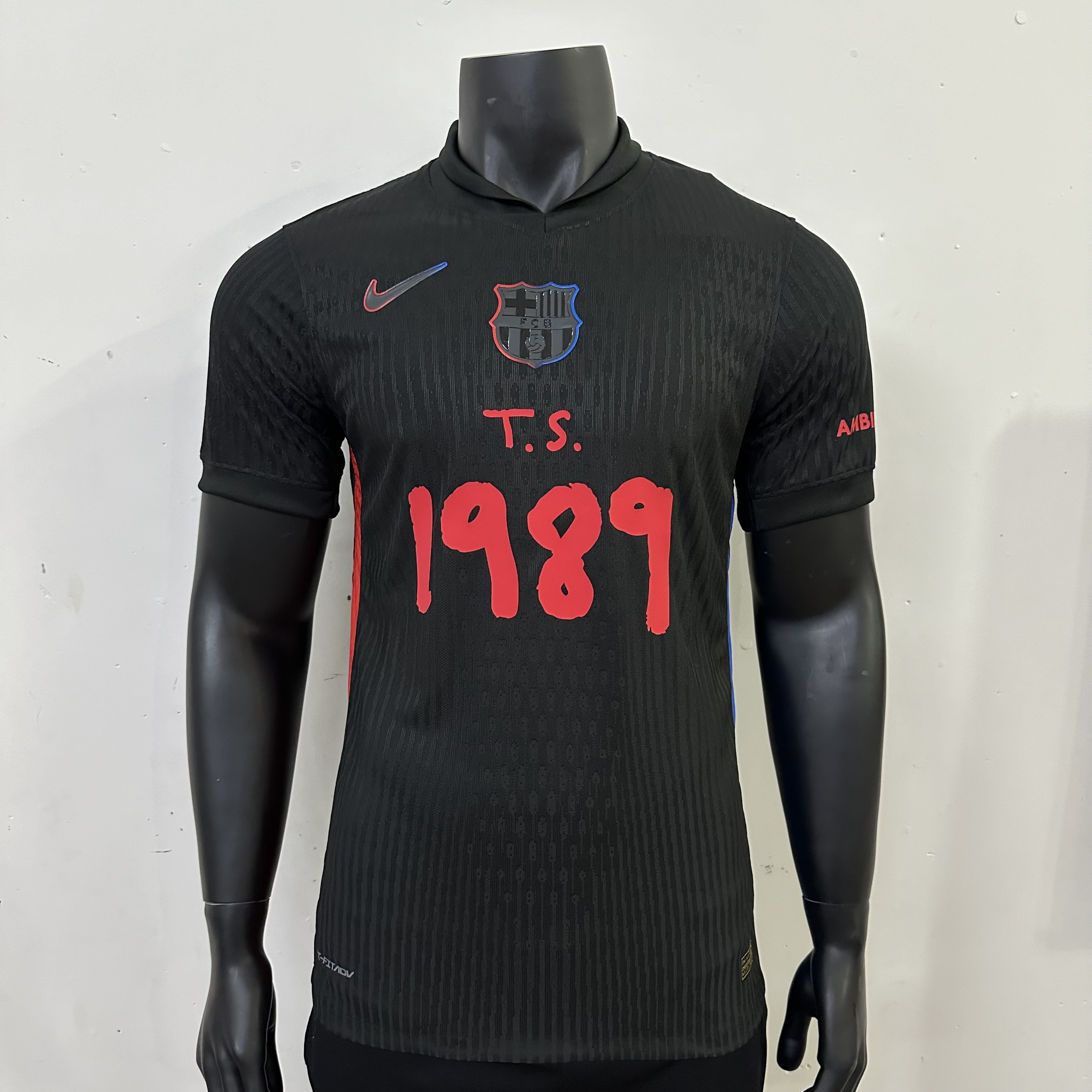 24-25 Barcelona away 1989 advertisement