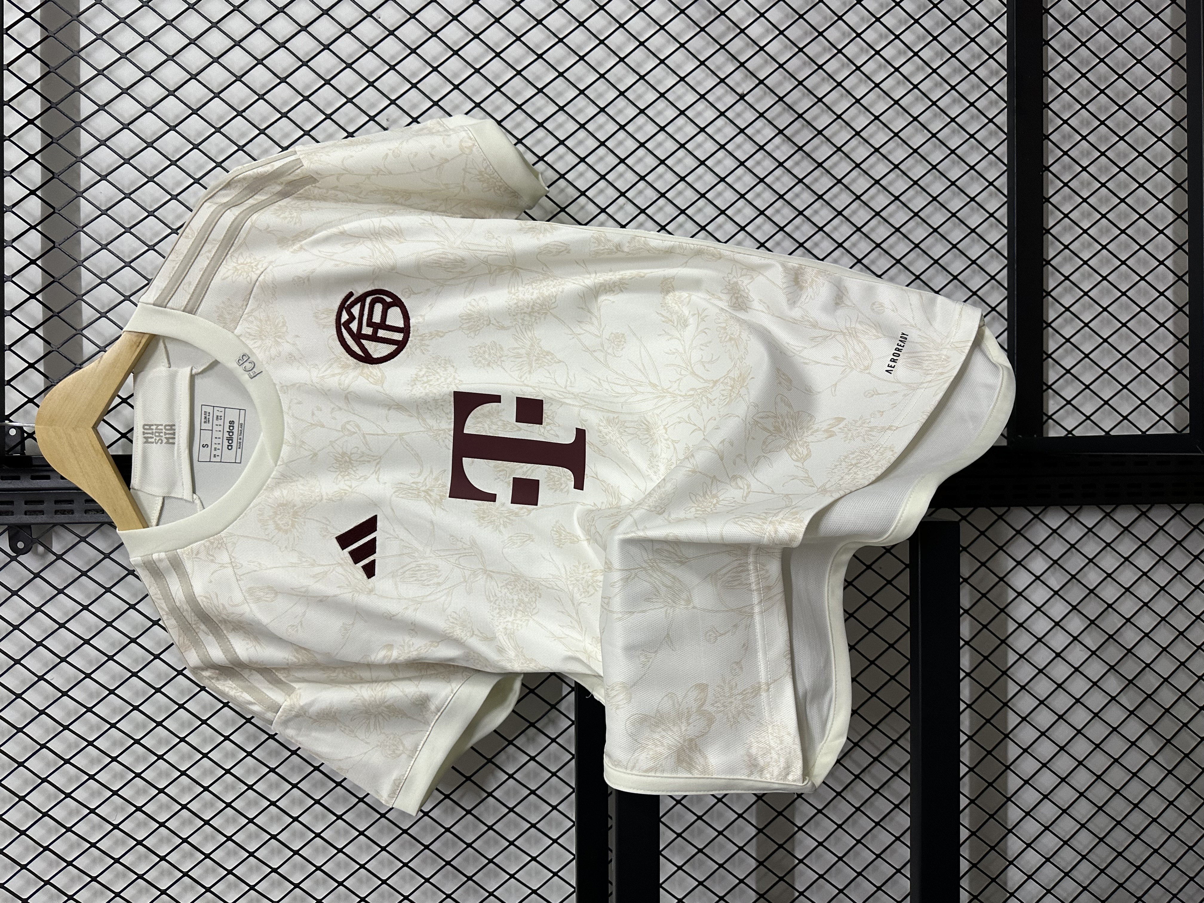 23-24 Bayern Munich's second away game