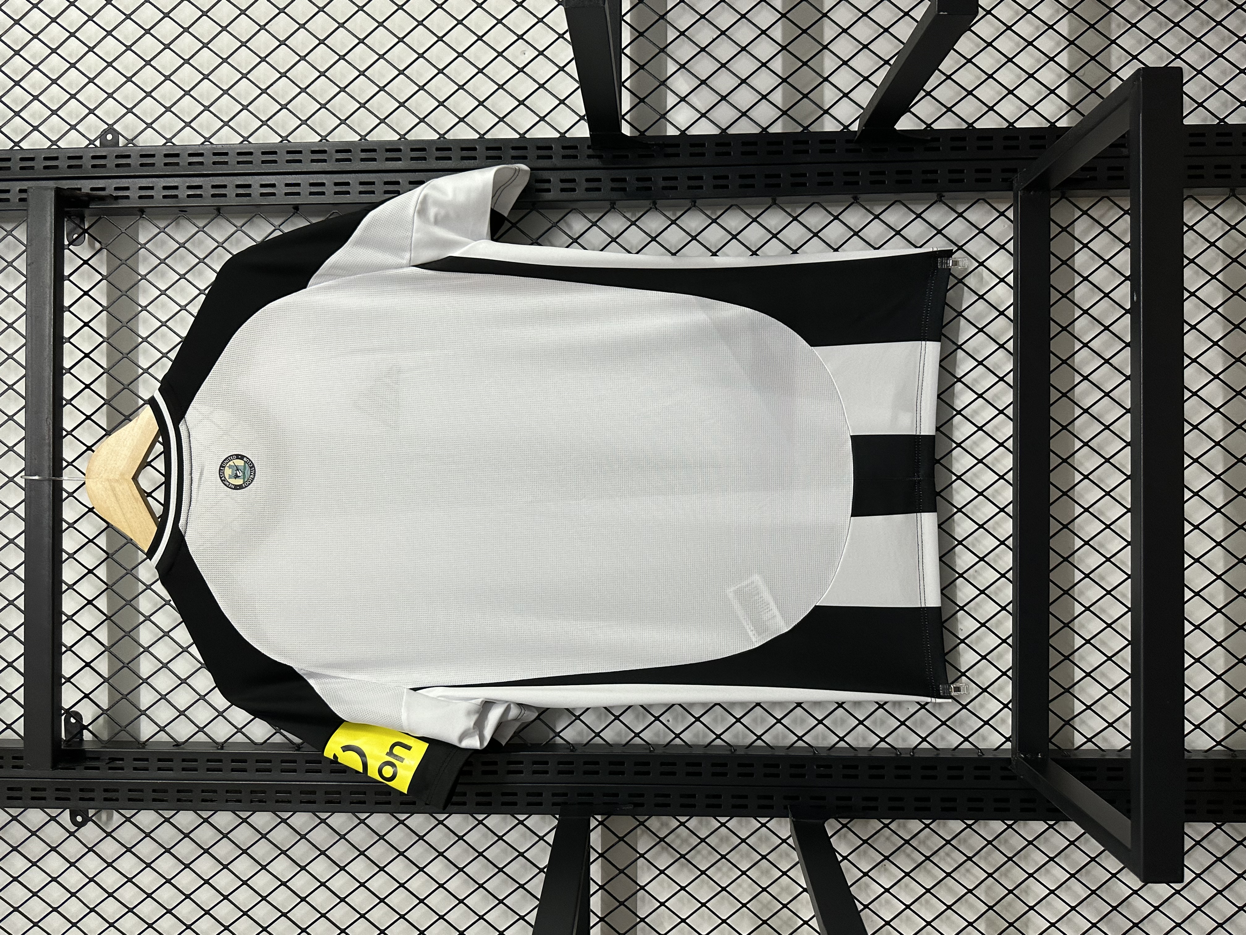 25-26 Newcastle United home fan version jersey, Isaac, Harvey Barnes, Anthony Gordon