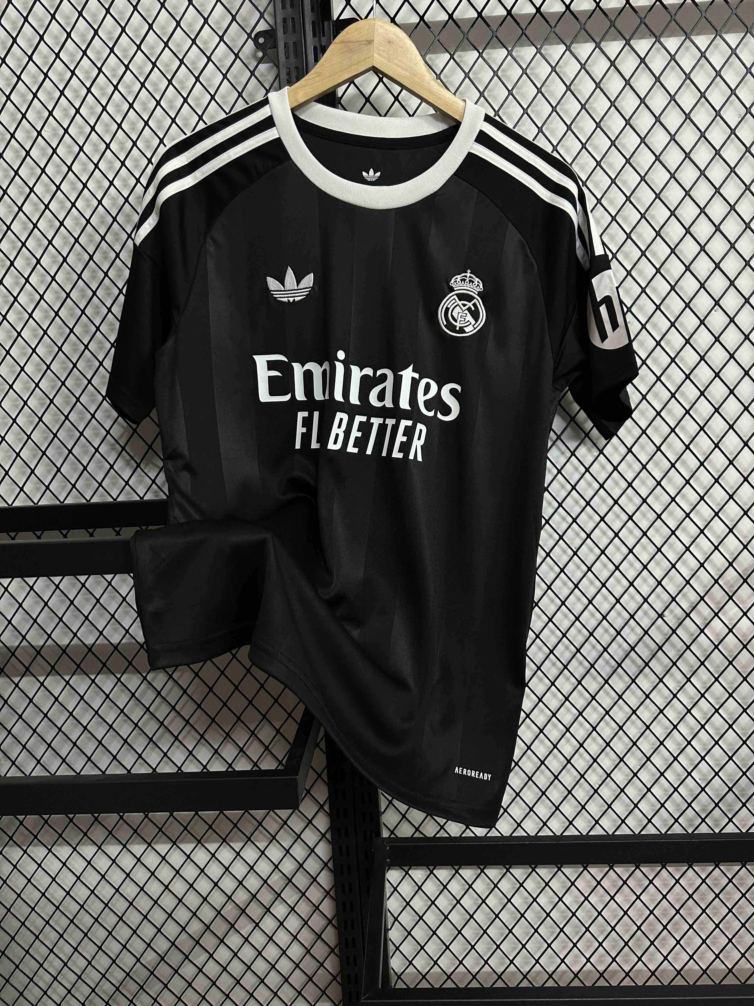 The goalkeeper of Real Madrid was black in the score of 25-26