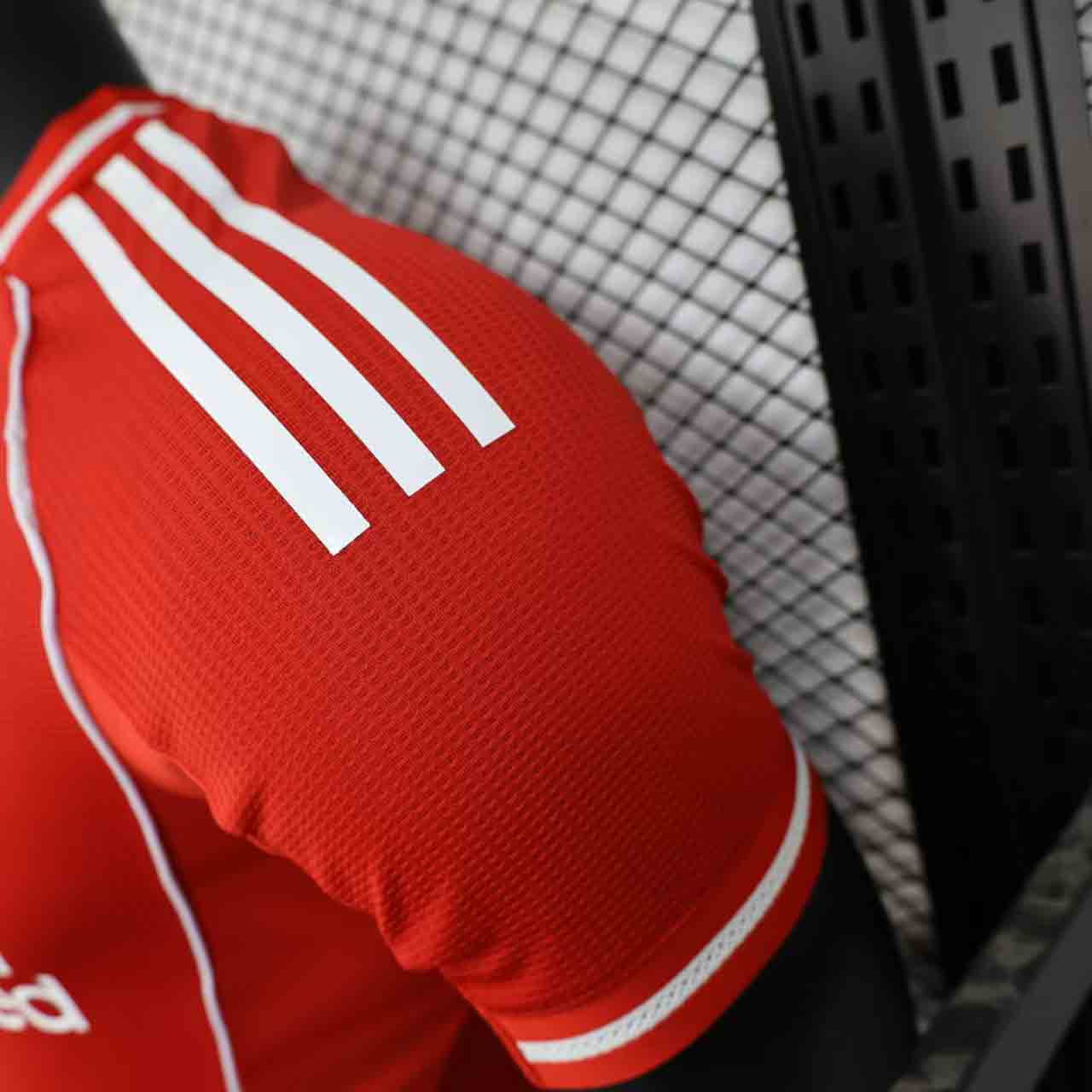 25-26 season Liverpool player version jersey