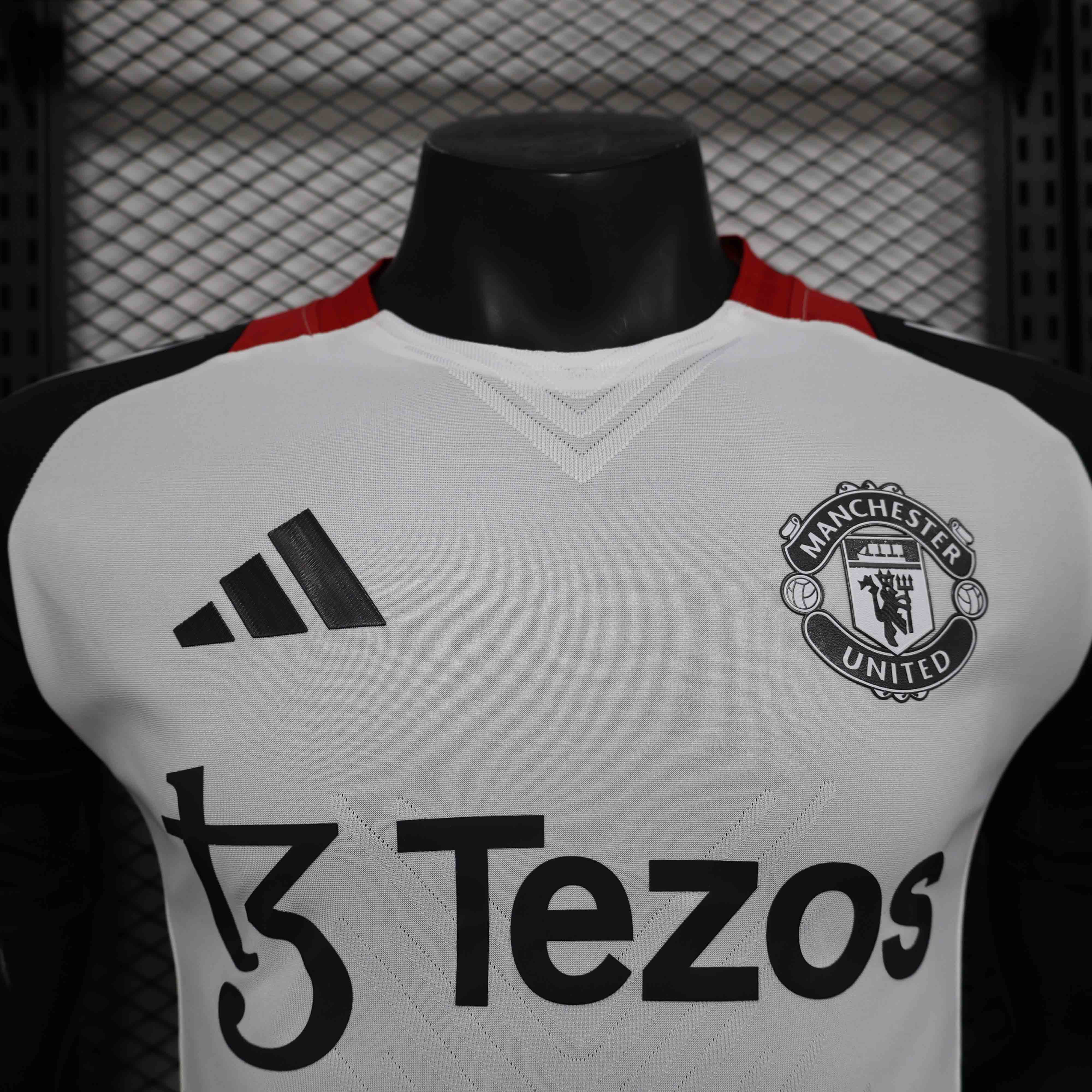 25-26 season Manchester United players pre-match uniforms