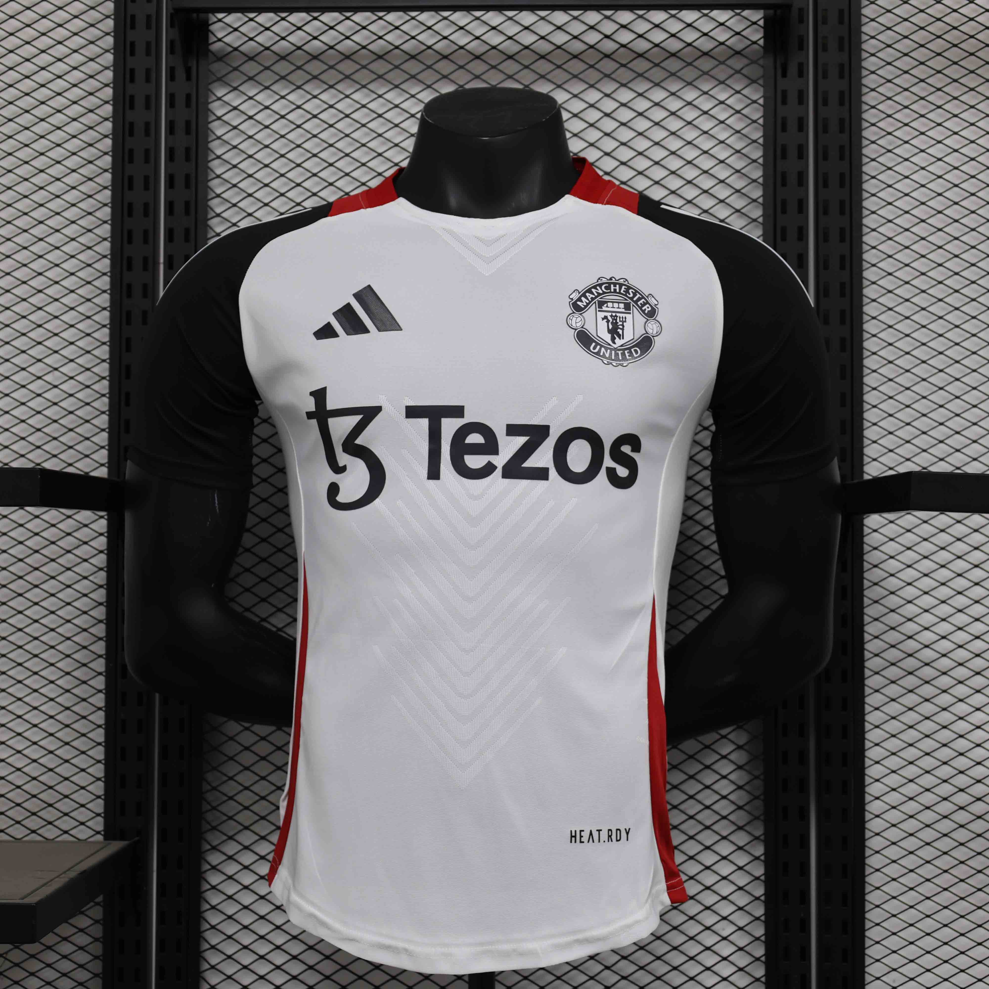 25-26 season Manchester United players pre-match uniforms