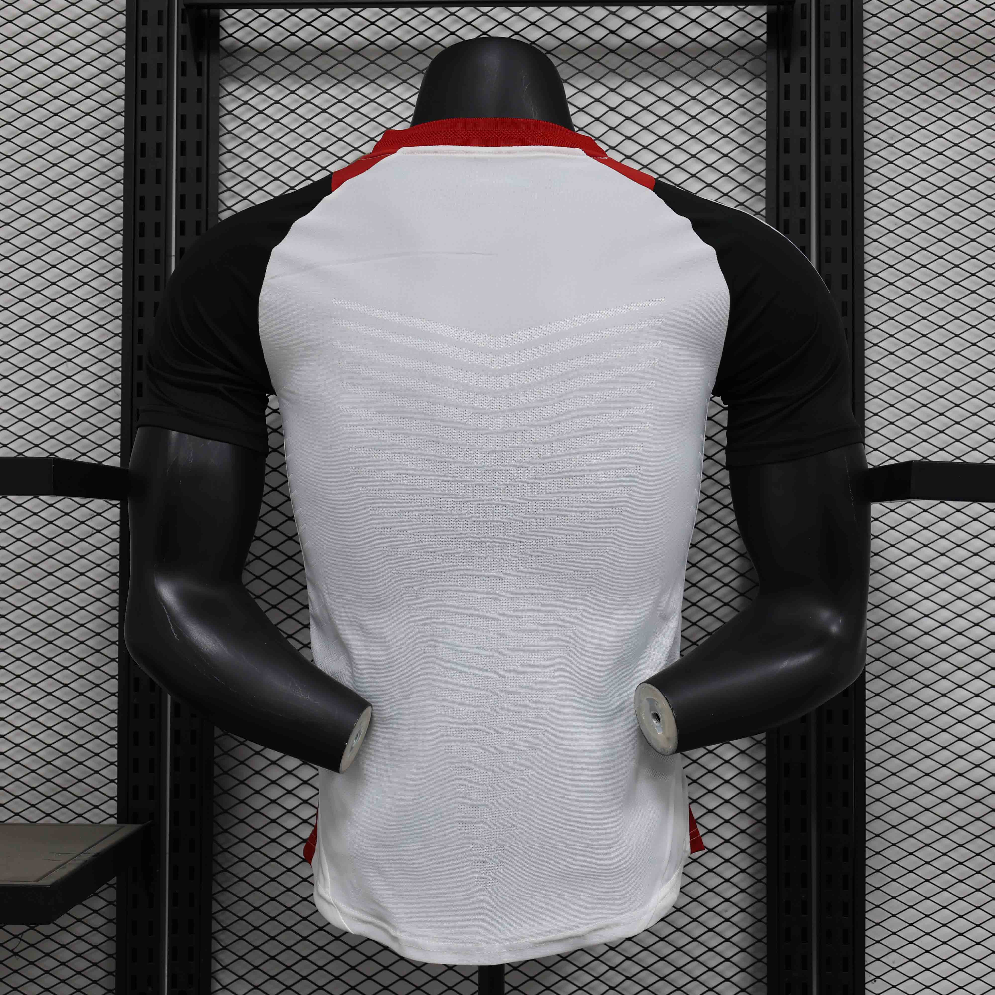 25-26 season Manchester United players pre-match uniforms