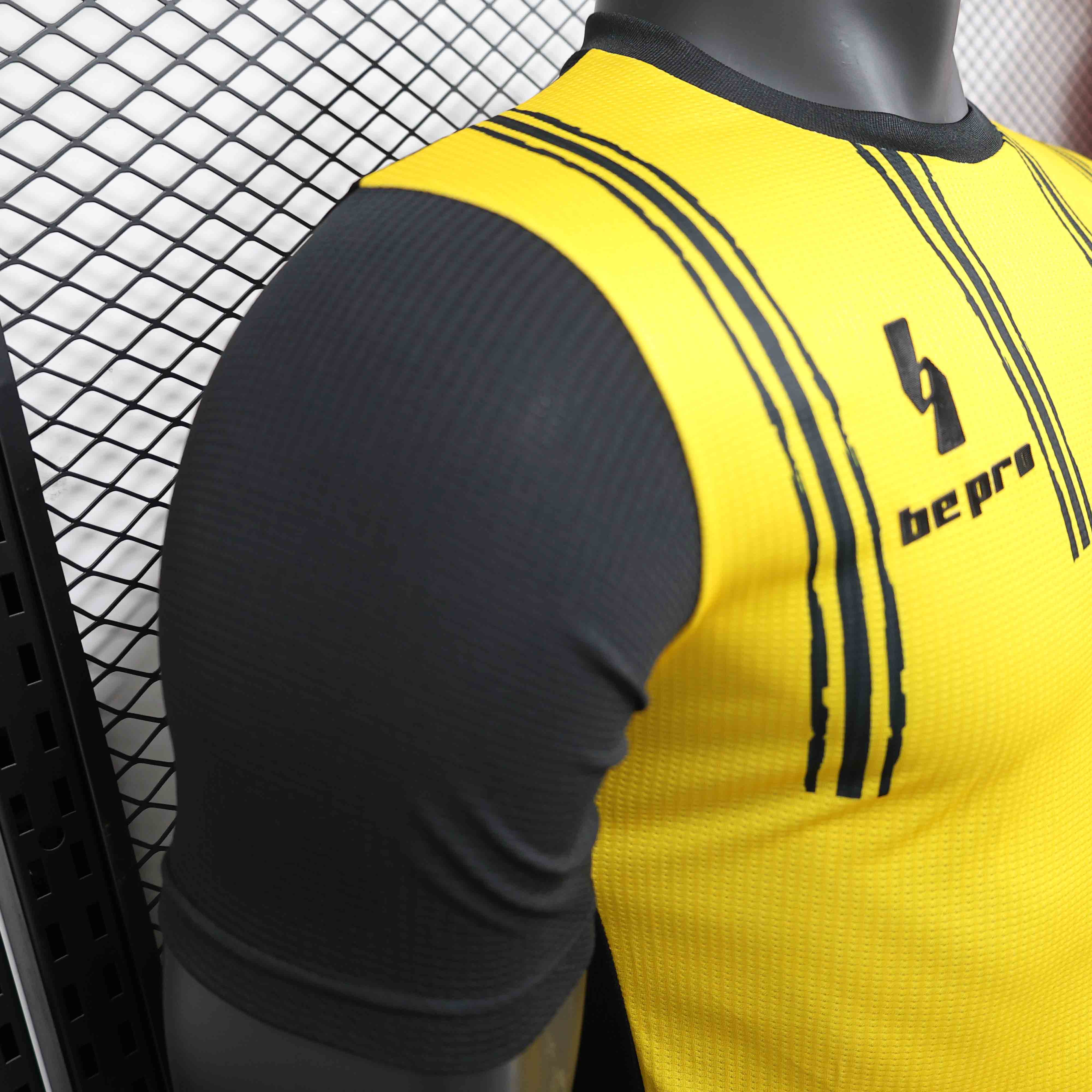 Player USMH Yellow Jersey