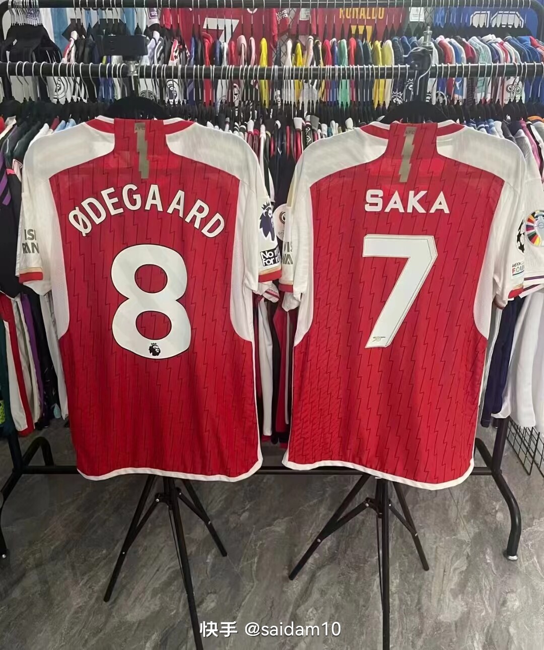 The No. 7 and No. 8 jerseys of Arsenal at home in the 2023-2023 season