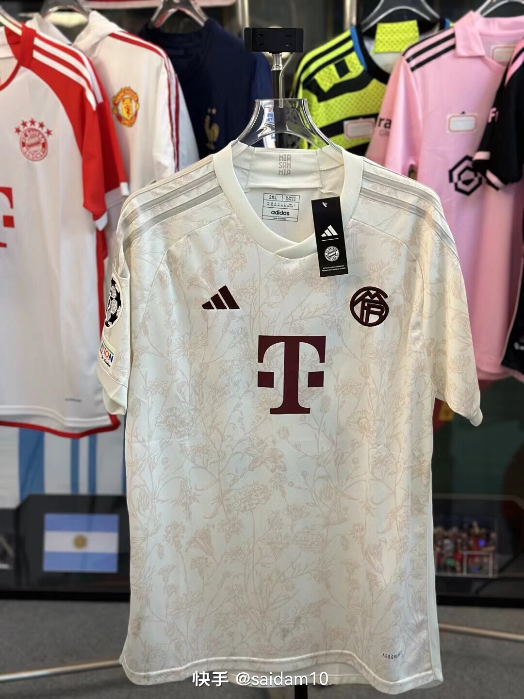 This is Muller's jersey for Bayern's second away game in the 23-24 draw
