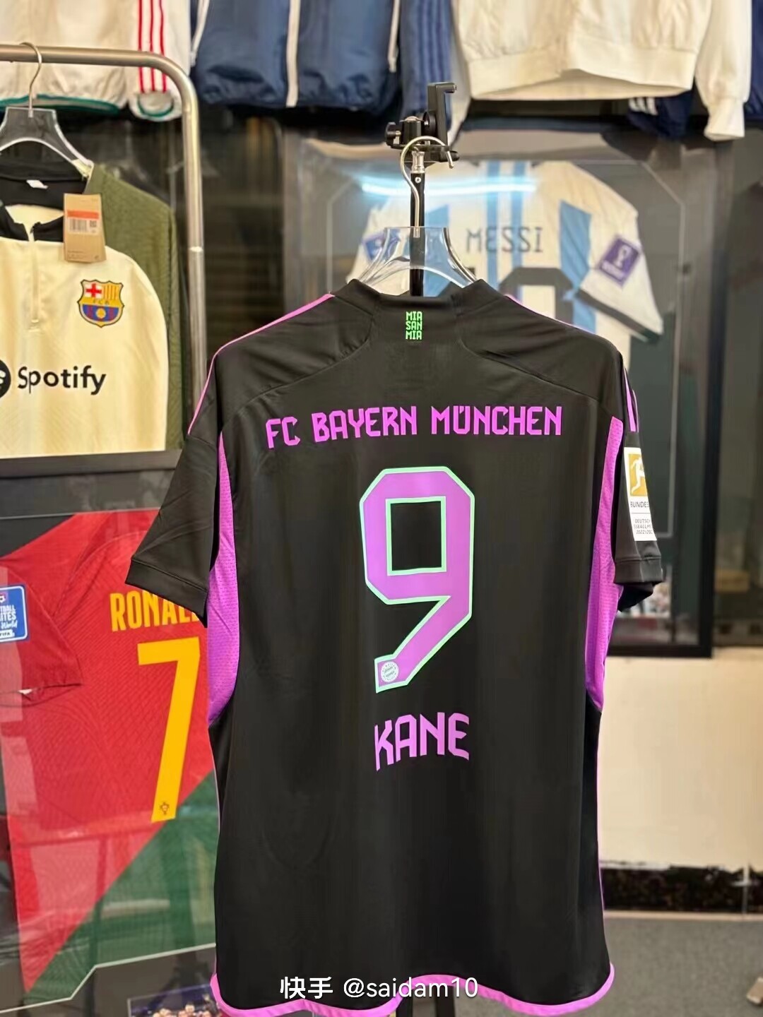 23-24 Bayern Munich's away jersey