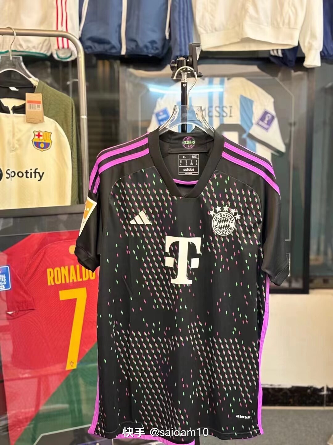 23-24 Bayern Munich's away jersey