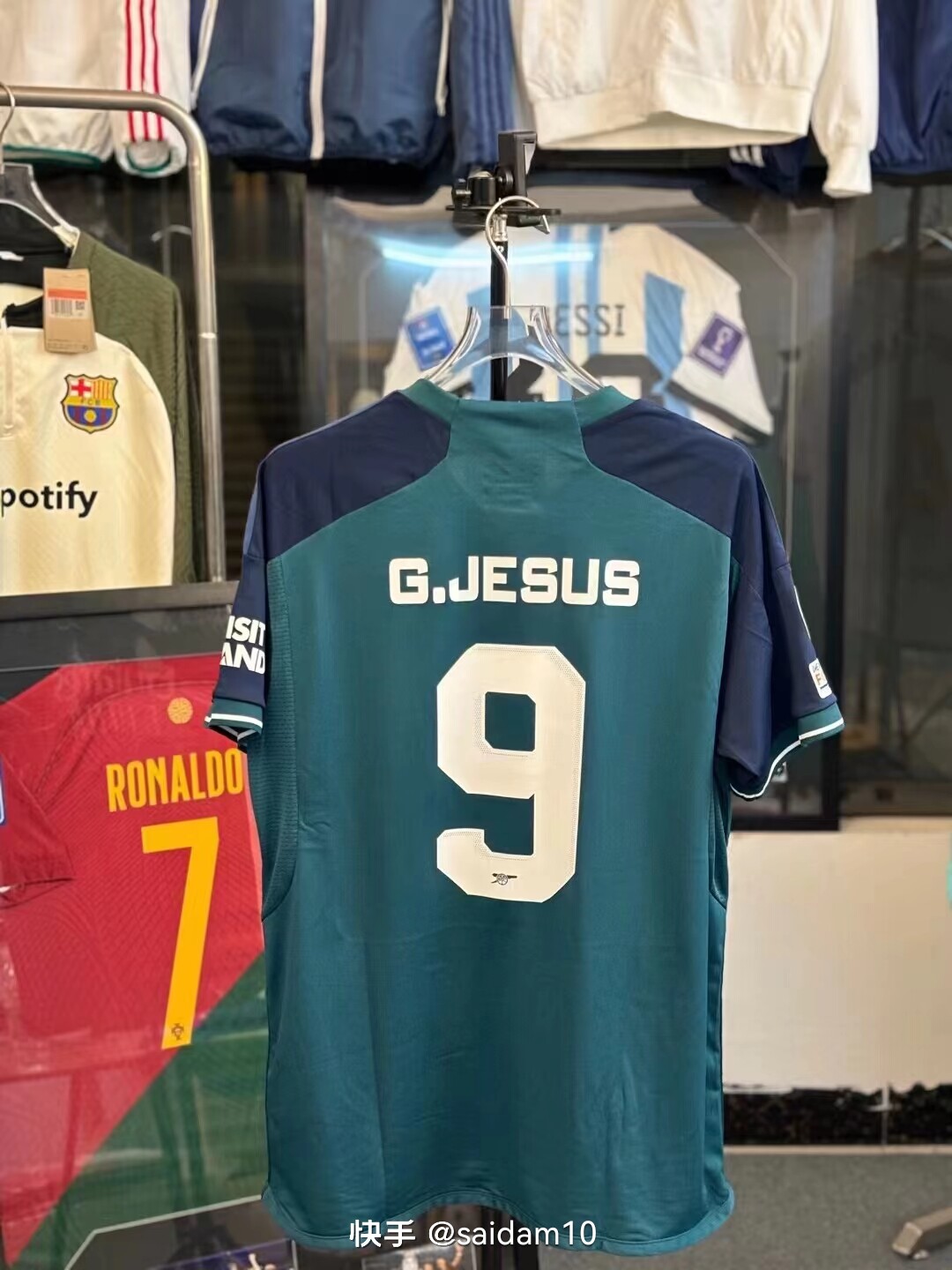 Arsenal's second away jersey for the 23-24 game: G. Jesus