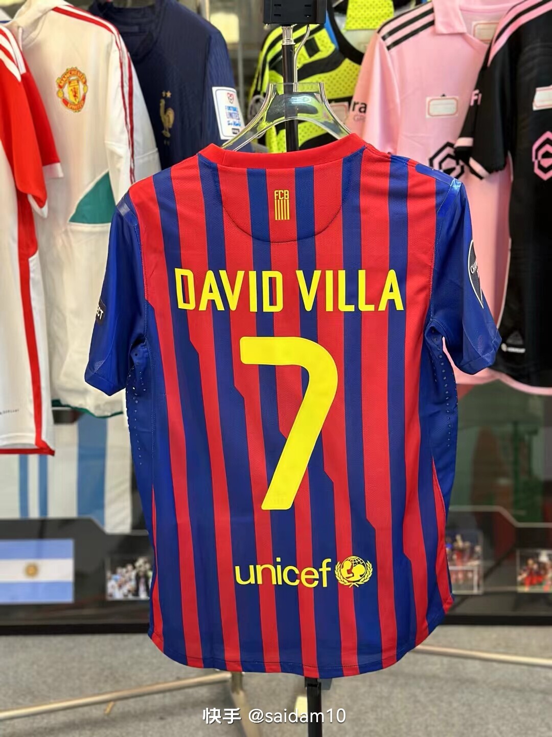 The home jerseys of Barcelona and Rhone in the Champions League for the 11-12 season david villa