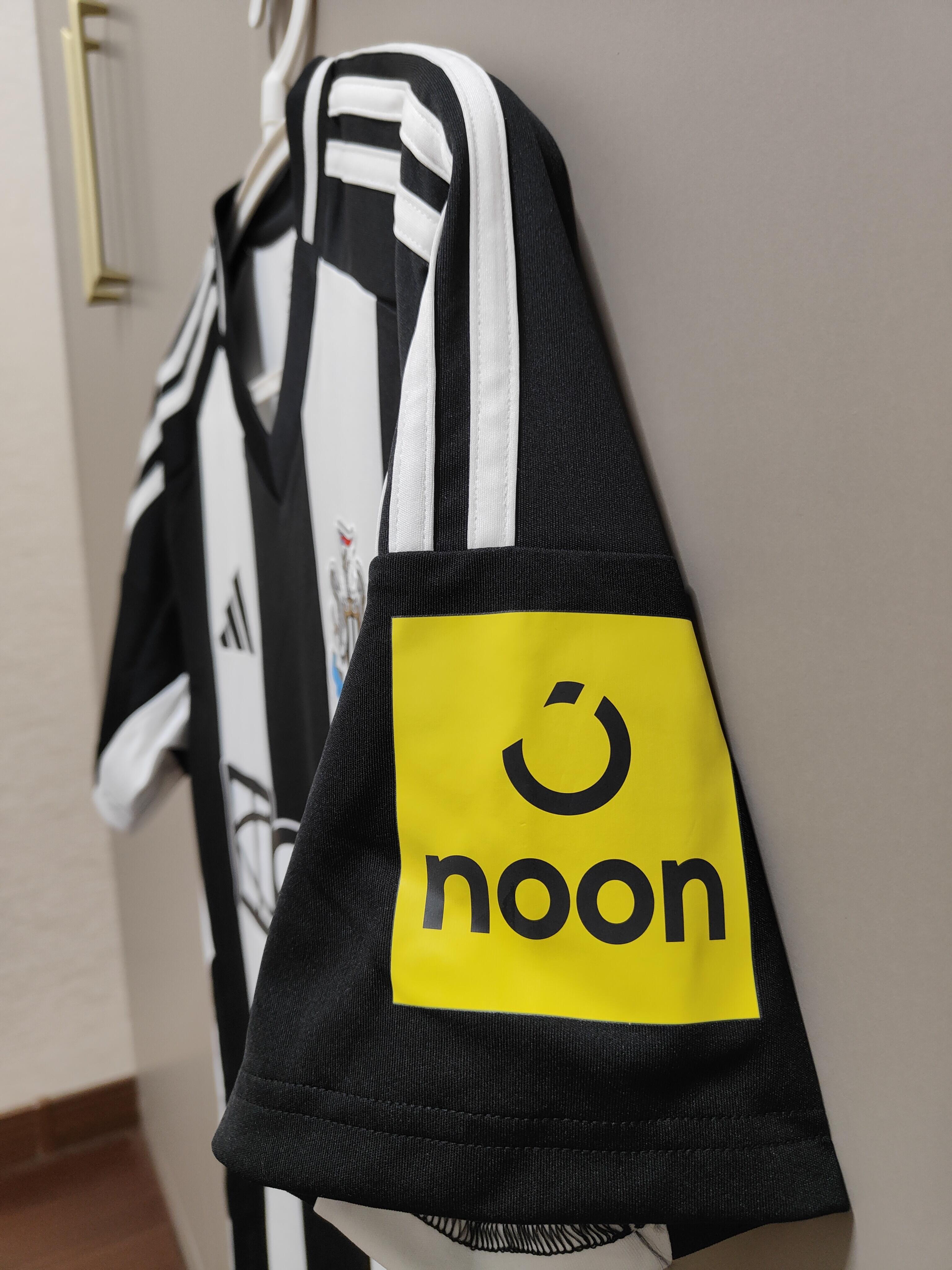 24-25 Newcastle United home jersey, Isaac, Harvey Barnes, Anthony Gordon, Ossula