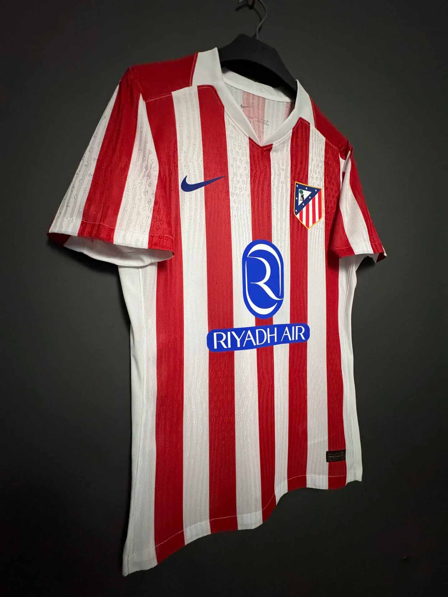 25-26 season Atletico Madrid home jersey Alvarez, Alexander Soros, Griezmann