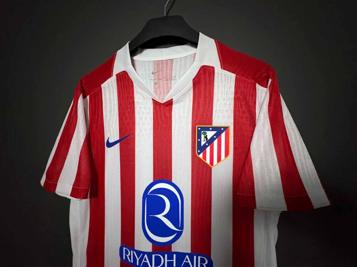 25-26 season Atletico Madrid home jersey Alvarez, Alexander Soros, Griezmann
