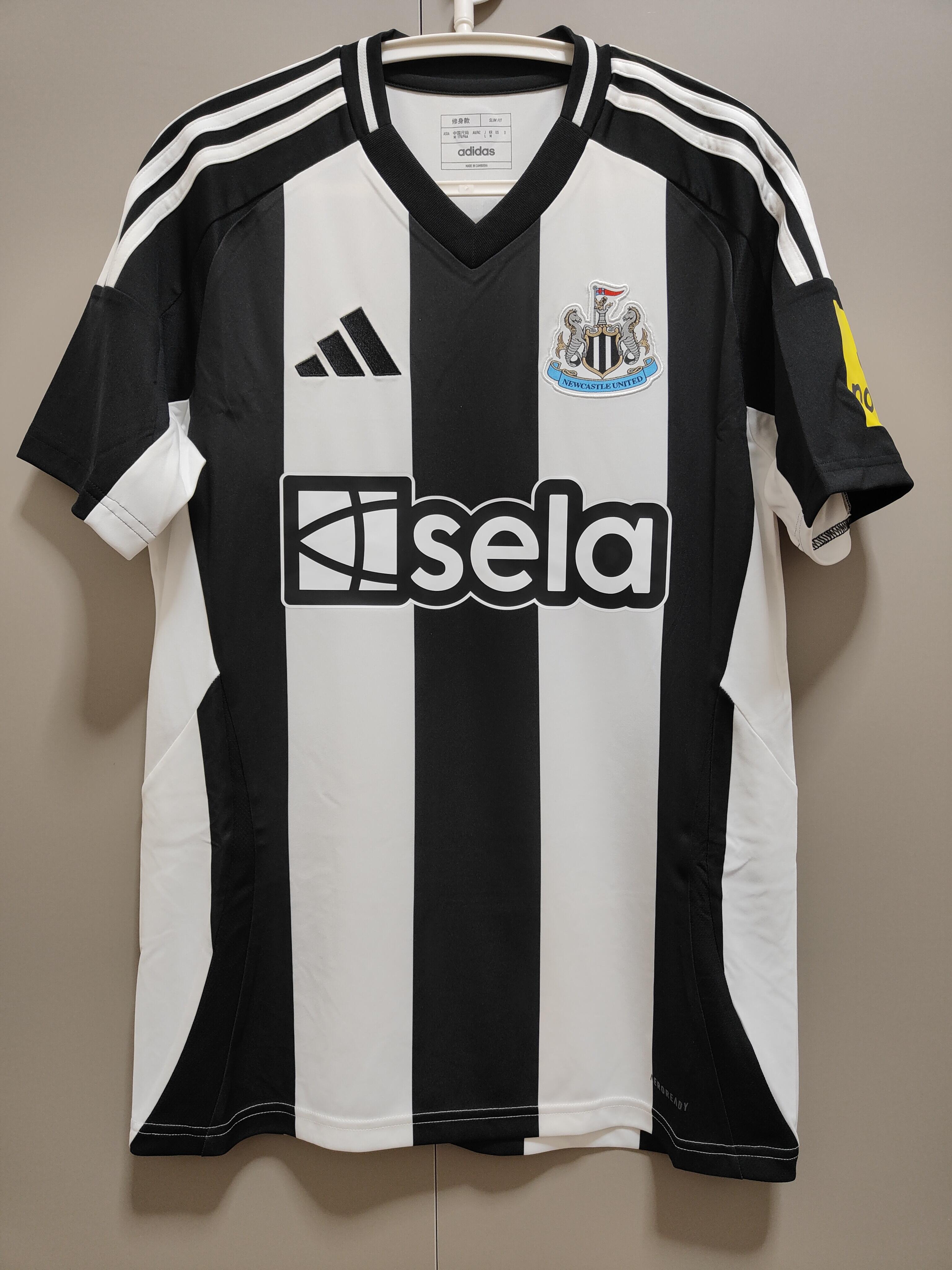 24-25 Newcastle United home jersey, Isaac, Harvey Barnes, Anthony Gordon, Ossula