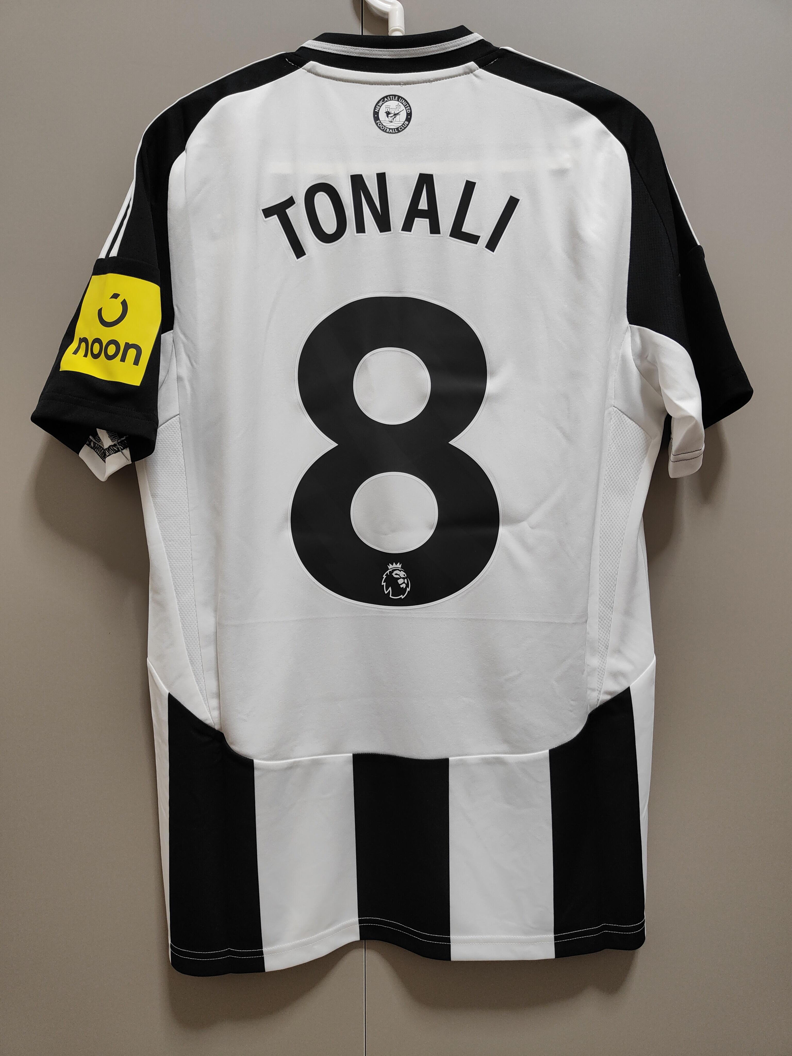 24-25 Newcastle United home jersey, Isaac, Harvey Barnes, Anthony Gordon, Ossula