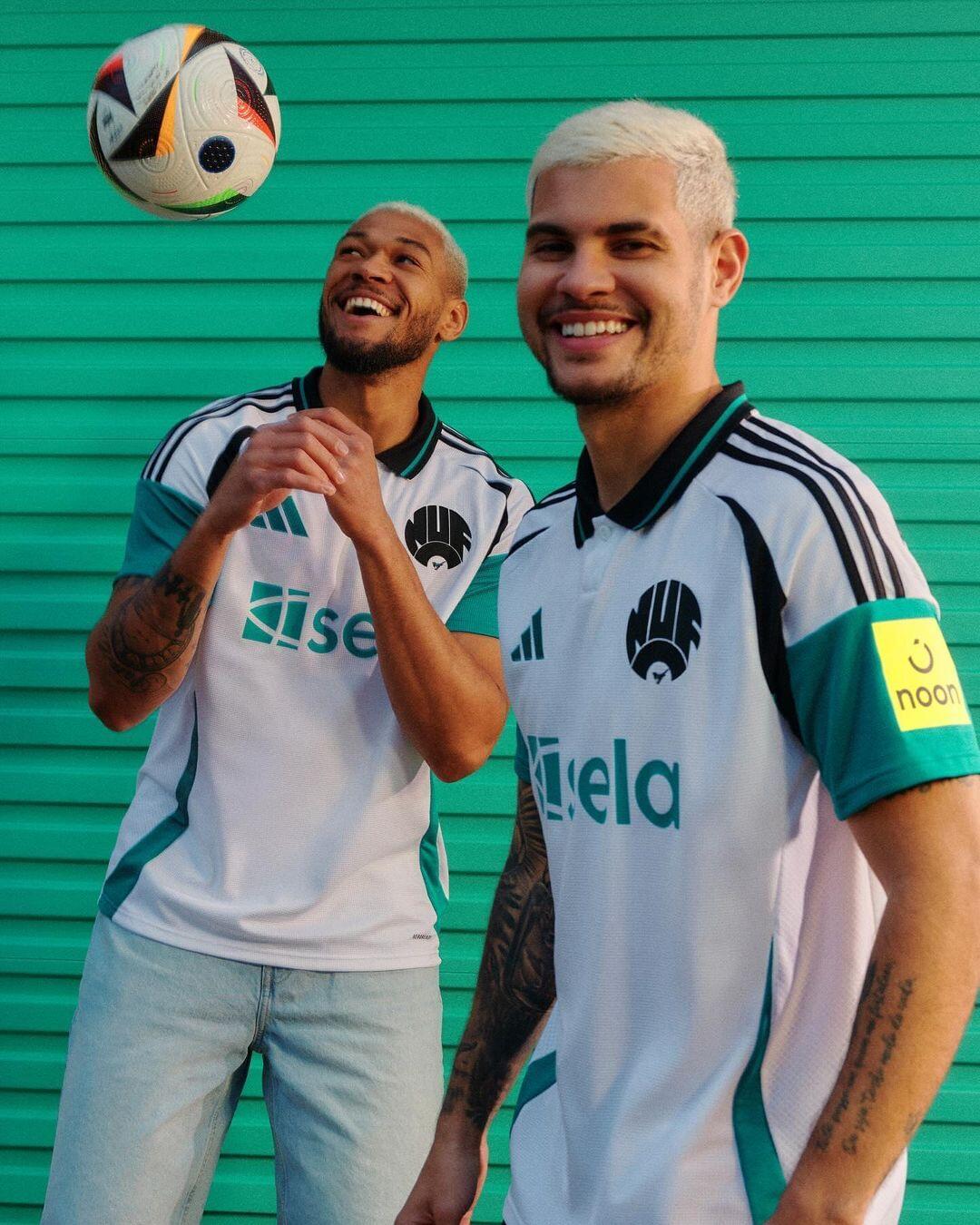 24-25 Newcastle United away jersey, Isaac, Harvey Barnes, Anthony Gordon, Osula