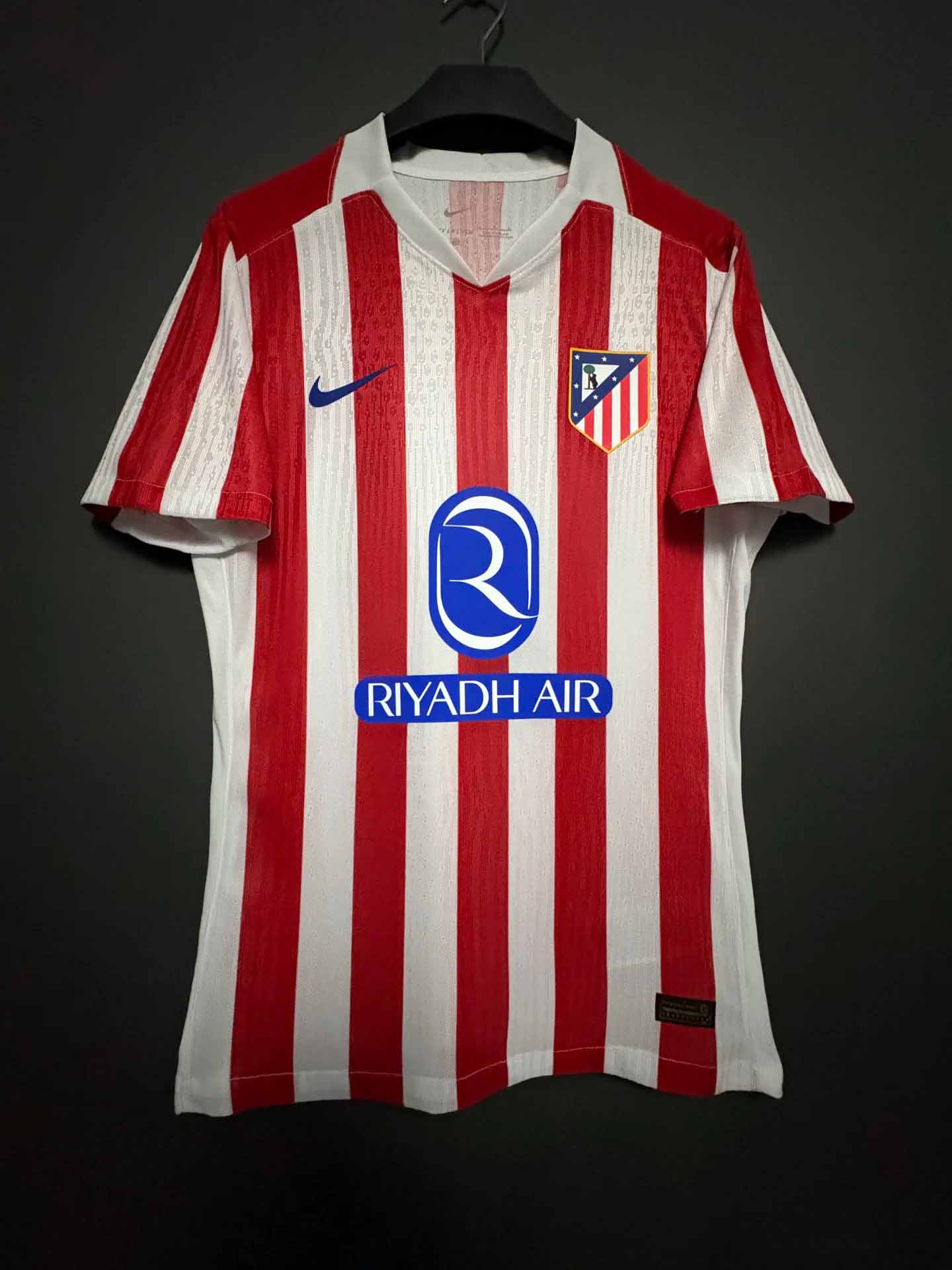 25-26 season Atletico Madrid home jersey Alvarez, Alexander Soros, Griezmann