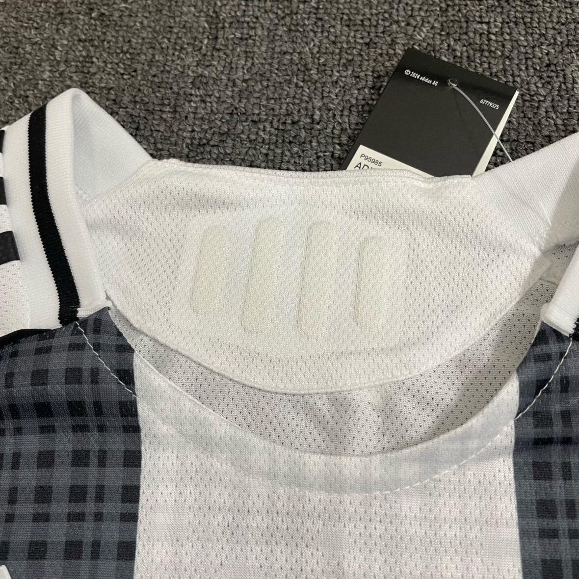 25-26 Newcastle United home jersey, Isaac, Harvey Barnes, Anthony Gordon, Osula