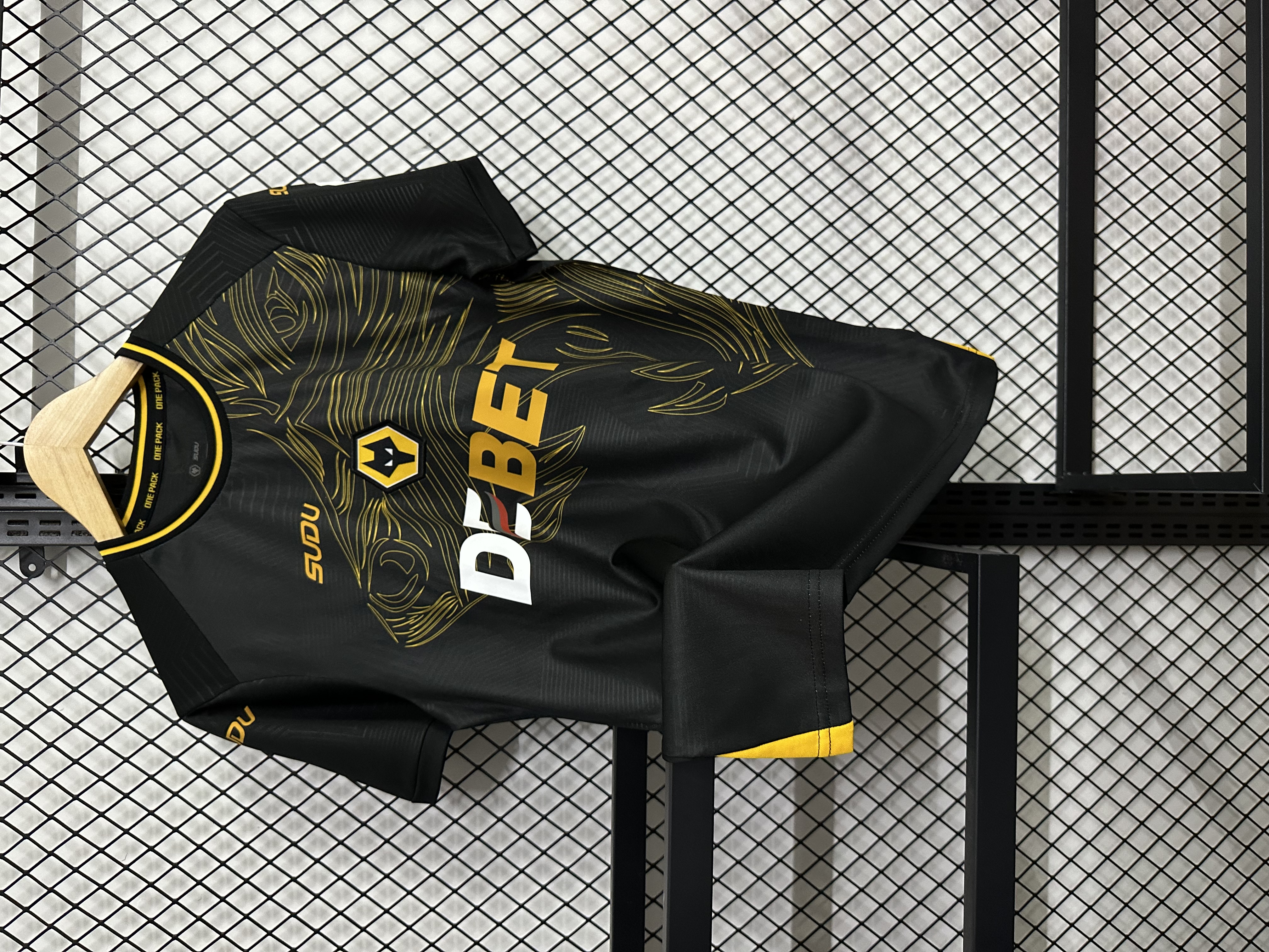 24-25 Wolves away jersey, Cunha, Larsen, Hwang Hee-chan, Bellgard