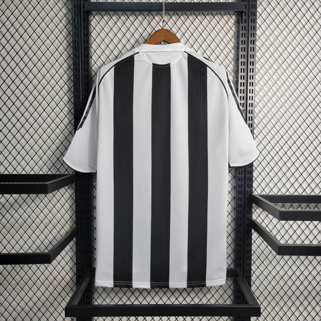 05/06 Newcastle United Retro Home Jersey