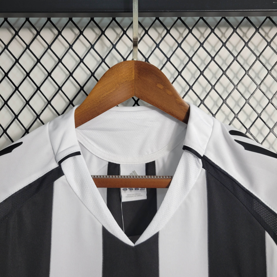 05/06 Newcastle United Retro Home Jersey