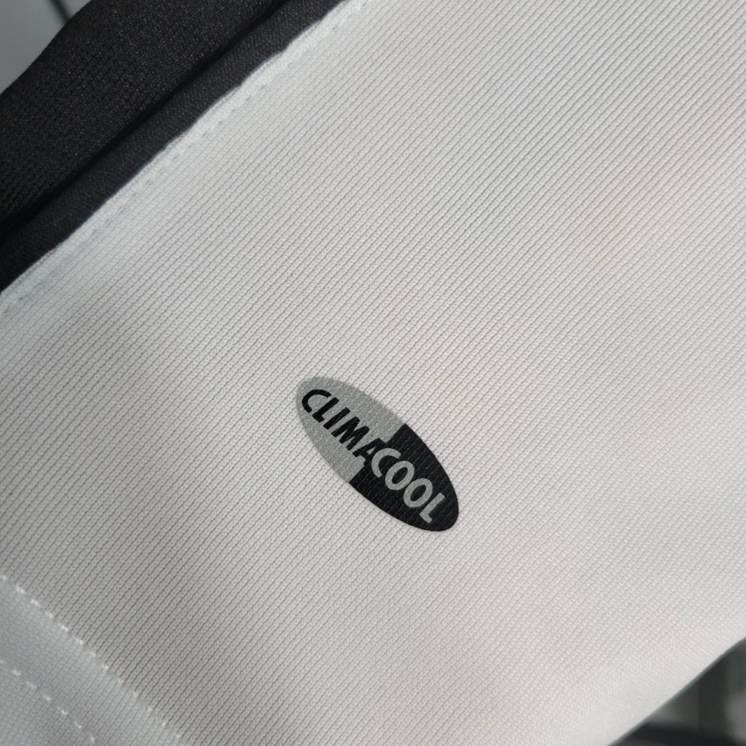 05/06 Newcastle United Retro Home Jersey