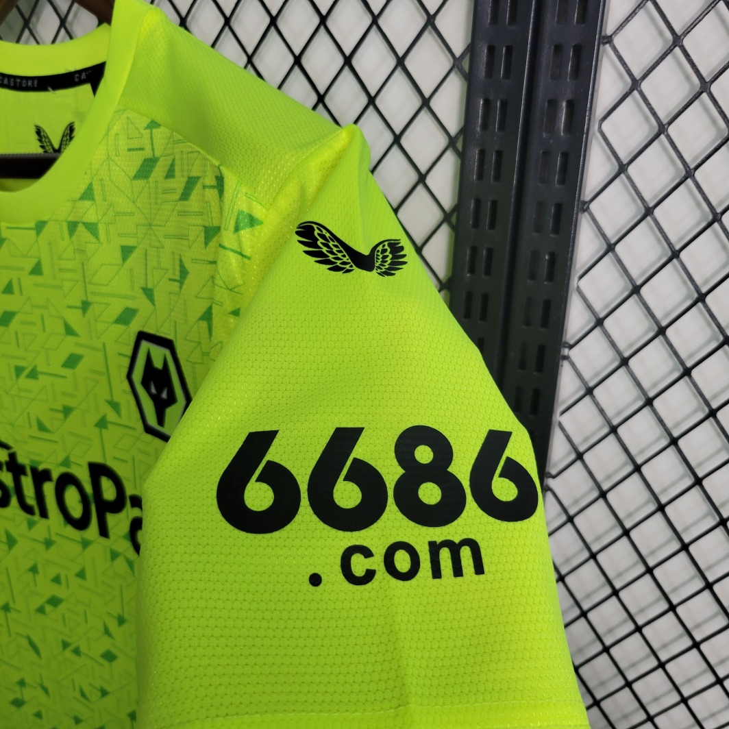 23/24 Wolves goalkeeper away jersey