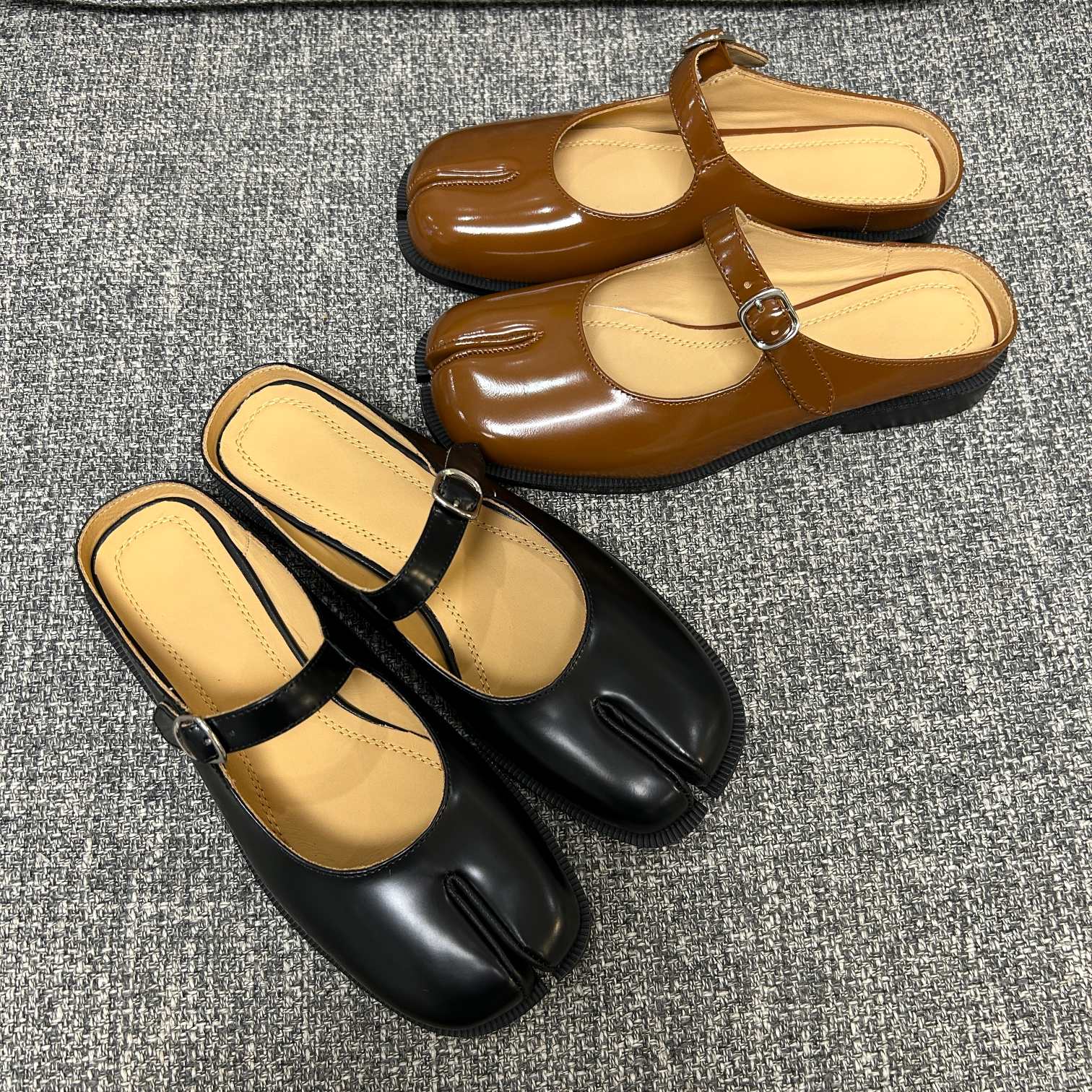 M 3 Tabi Split-Toe Leather Mary Jane Flats Black Brown 2025