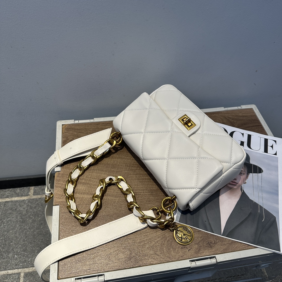 Inspired 9949 Classic Quilted Crossbody with Pearl Chain – Elegant White Lambskin (24×7×16cm)