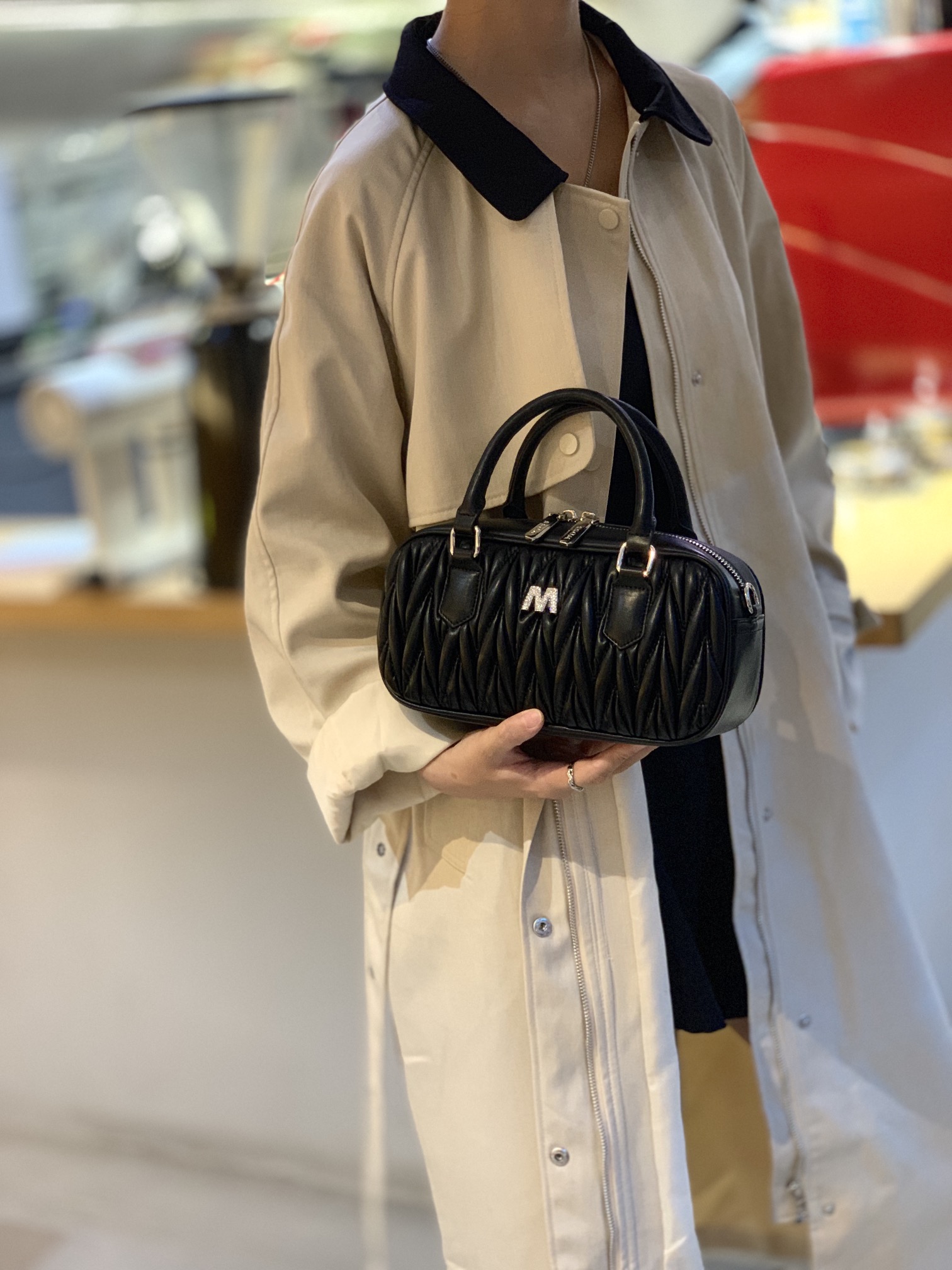 M8541 Quilted Soft Lambskin Handbag – 25×7×14cm