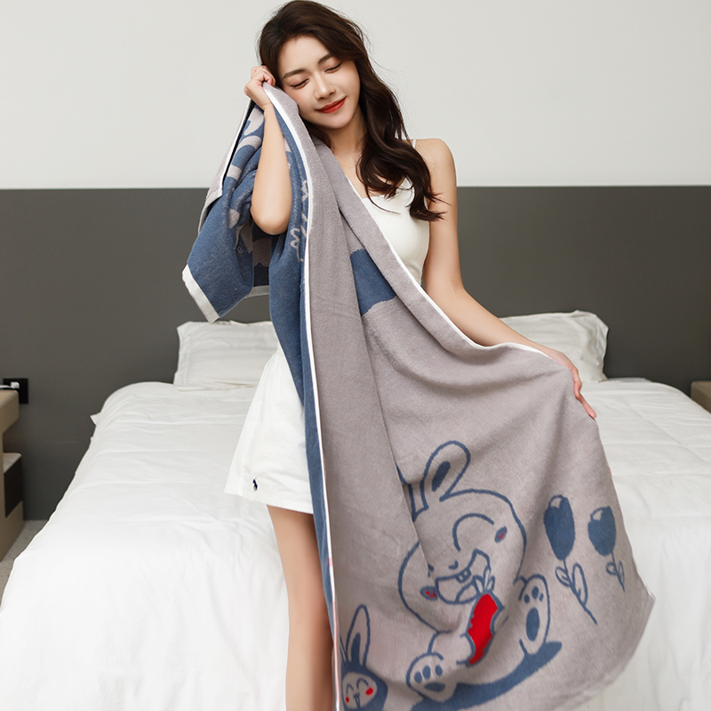 100% High Quality Cotton Enlarged Bath Towel Unique Design Available in 2 Colors
