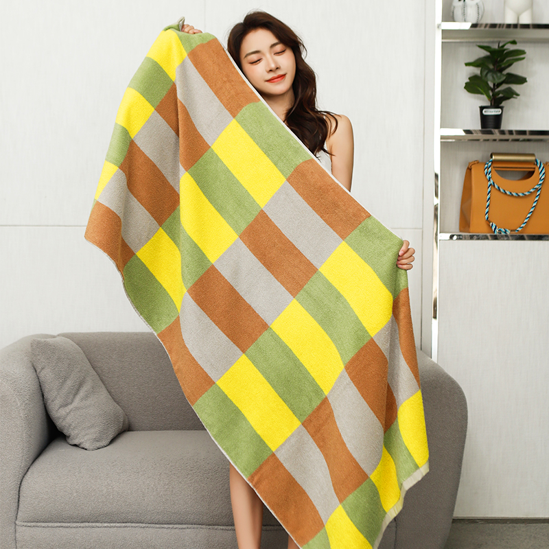 Warm checkered 100% cotton bath towel is not easy to shed.
