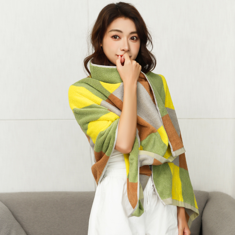 Warm checkered 100% cotton bath towel is not easy to shed.