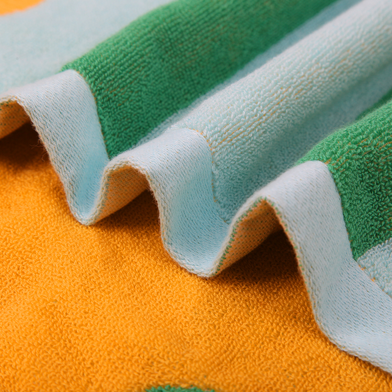 Cartoon bath towel softens and protects skin