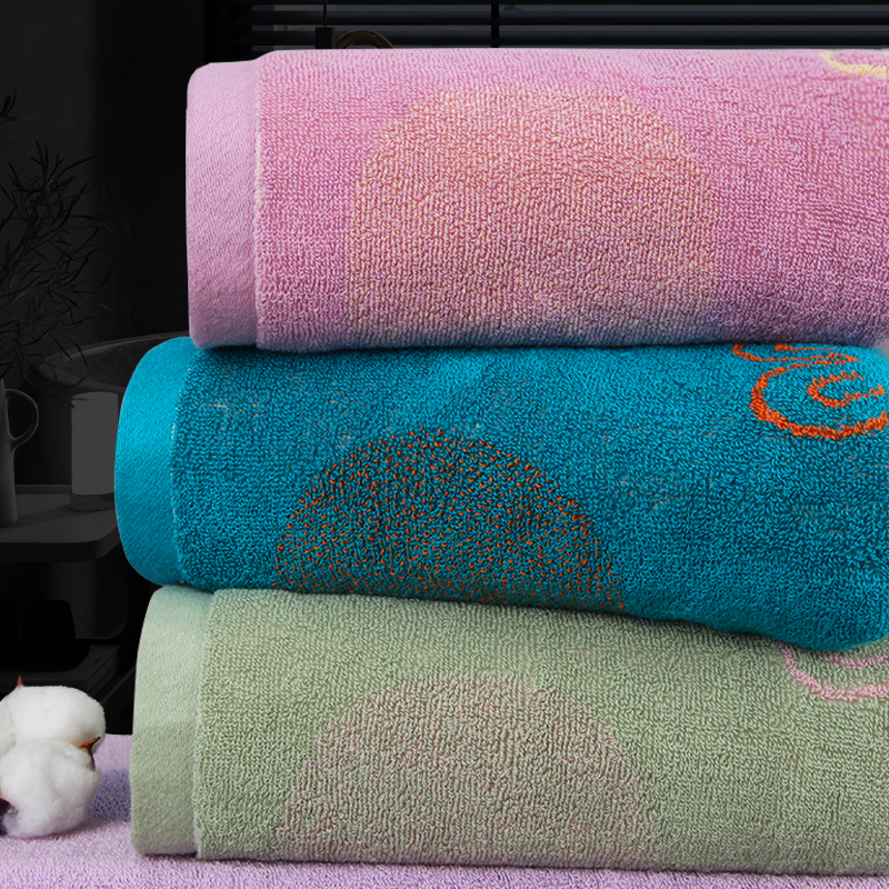 Soft and absorbent 100% cotton bath towel with cartoon pattern