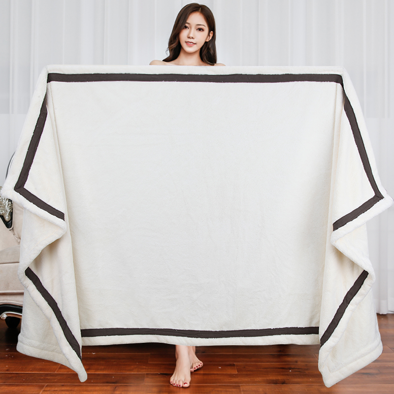 7 A antibacterial bath towel is soft, fine and highly absorbent.